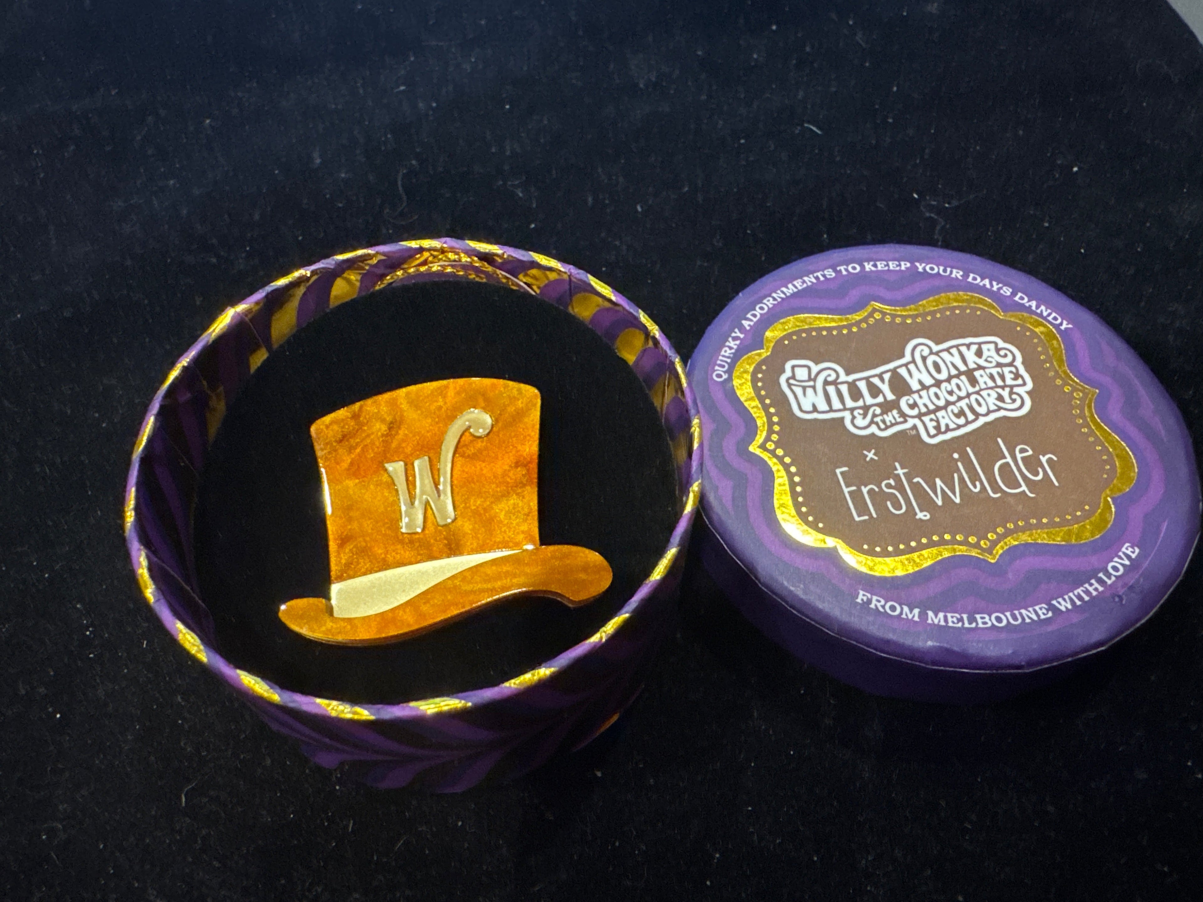 ERSTWILDER  WILLY WONKA & THE CHOCOLATE FACTORY- MR WONKA'S HAT - RESIN BROOCH RETIRED
