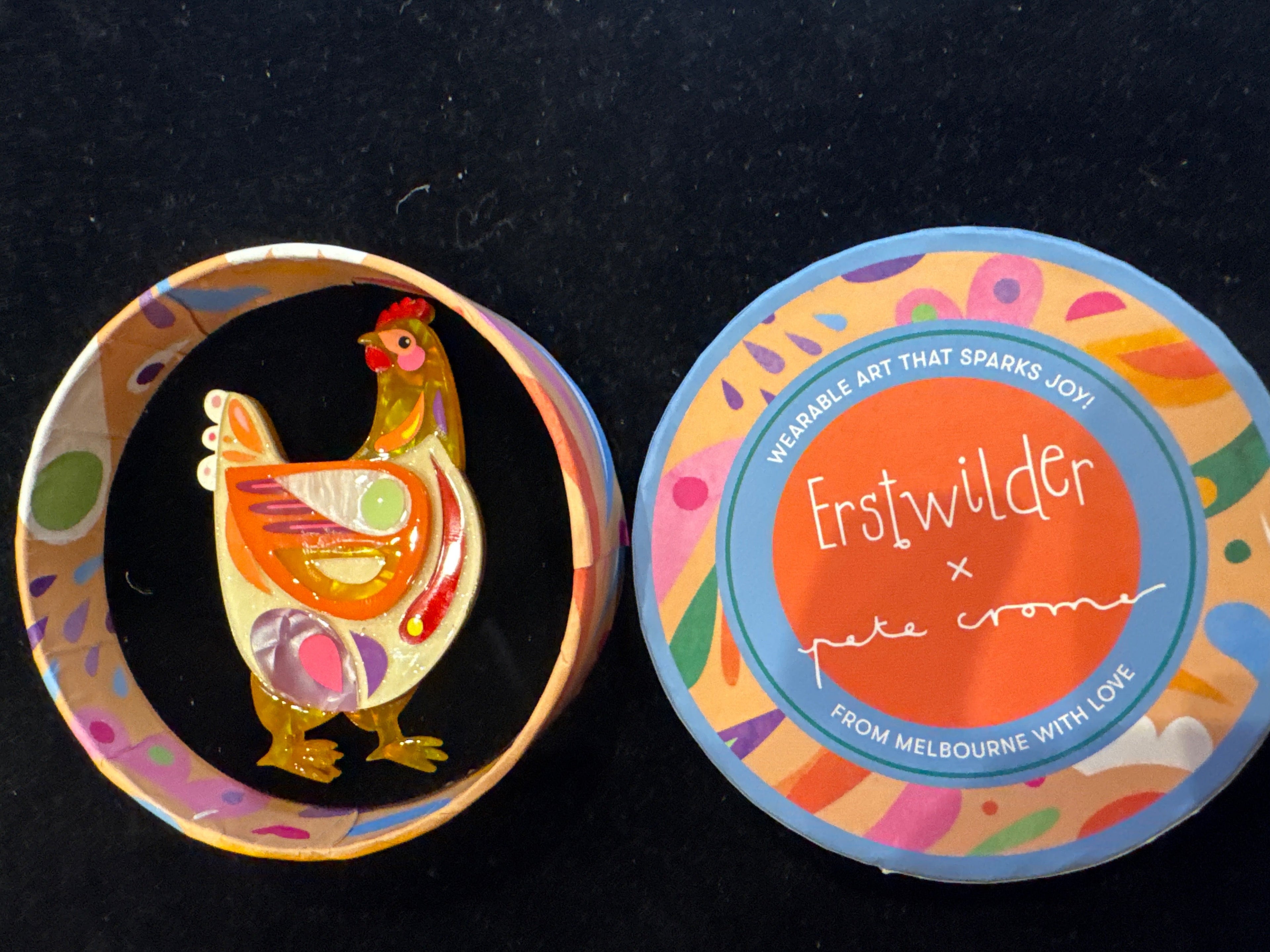 ERSTWILDER  PETE CROMER EASTER- BESSIE THE CHICKEN- RESIN BROOCH