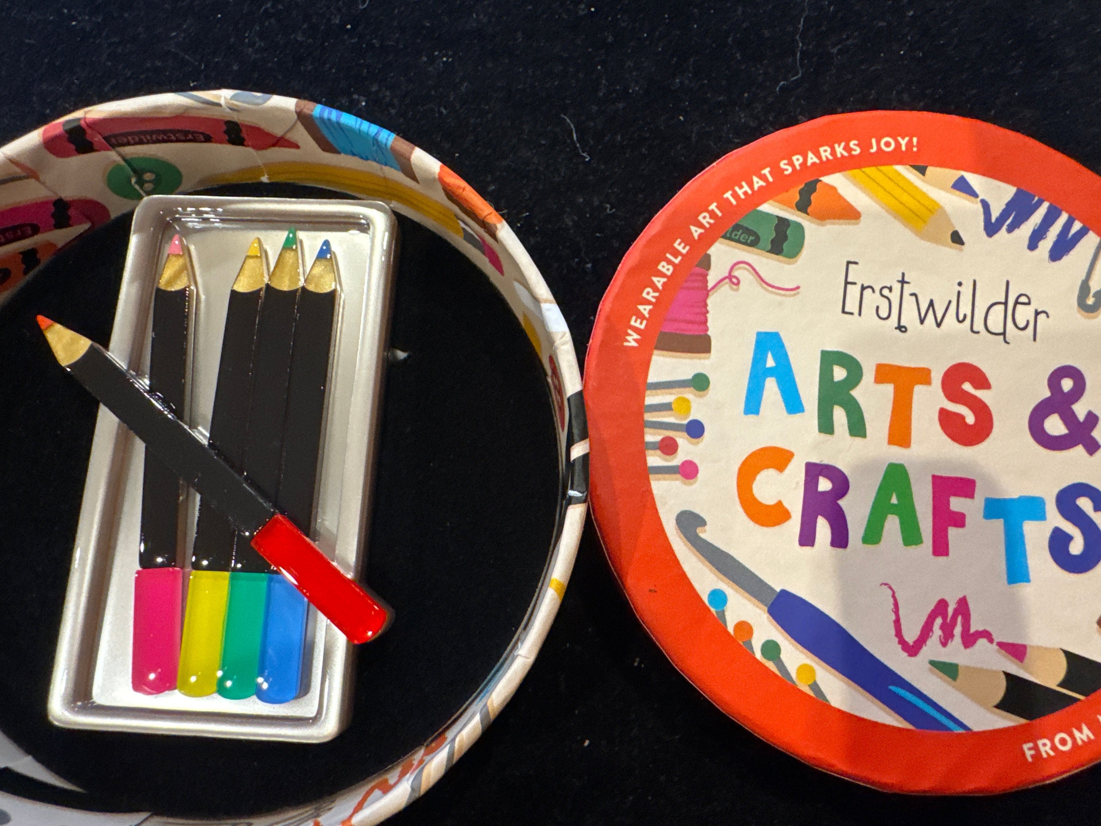 ERSTWILDER  ARTS & CRAFTS 2-COLOUR ME HAPPY- RESIN BROOCH