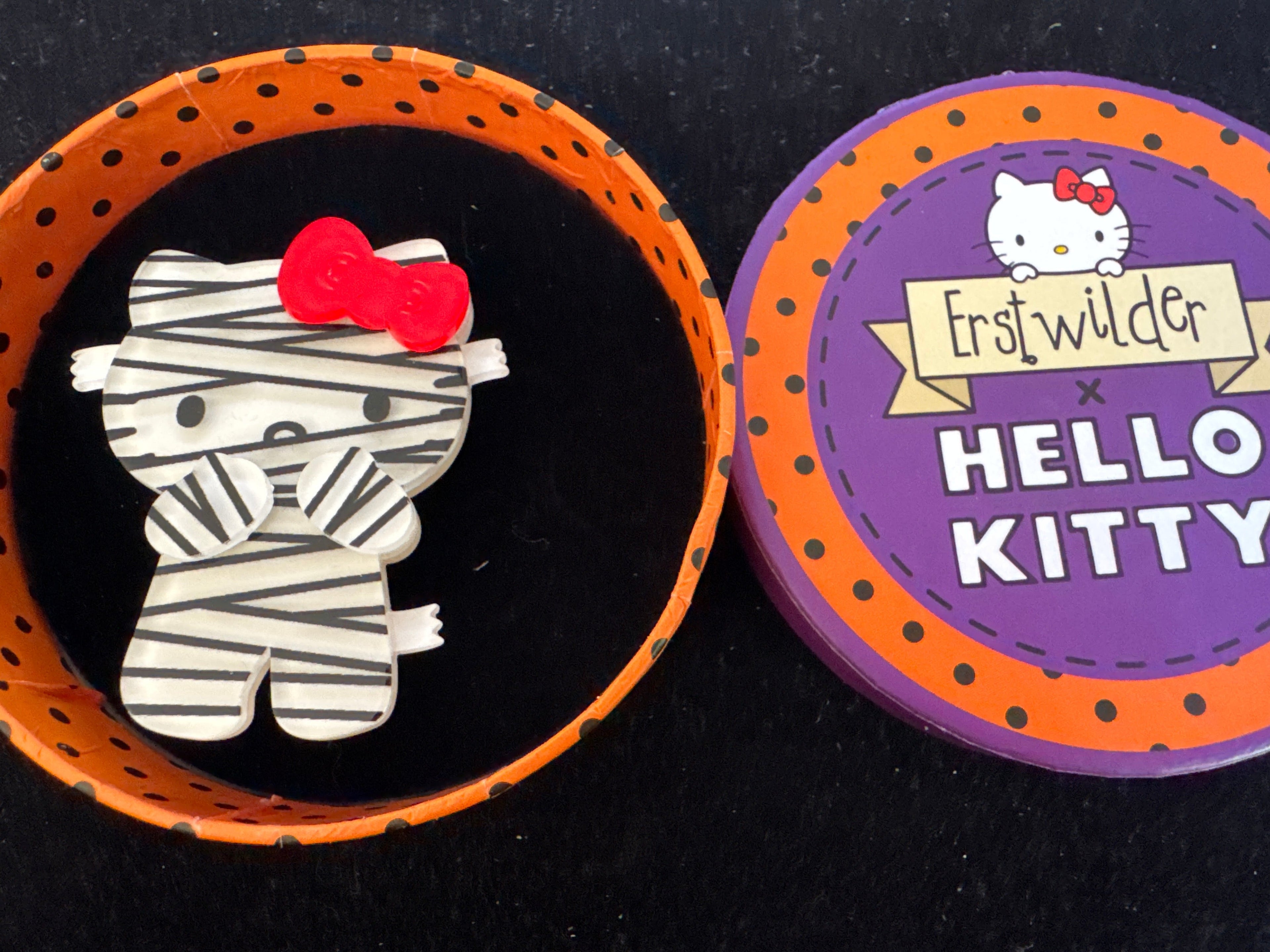 ERSTWILDER HELLO KITTY - THAT'S A WRAP -  RESIN BROOCH