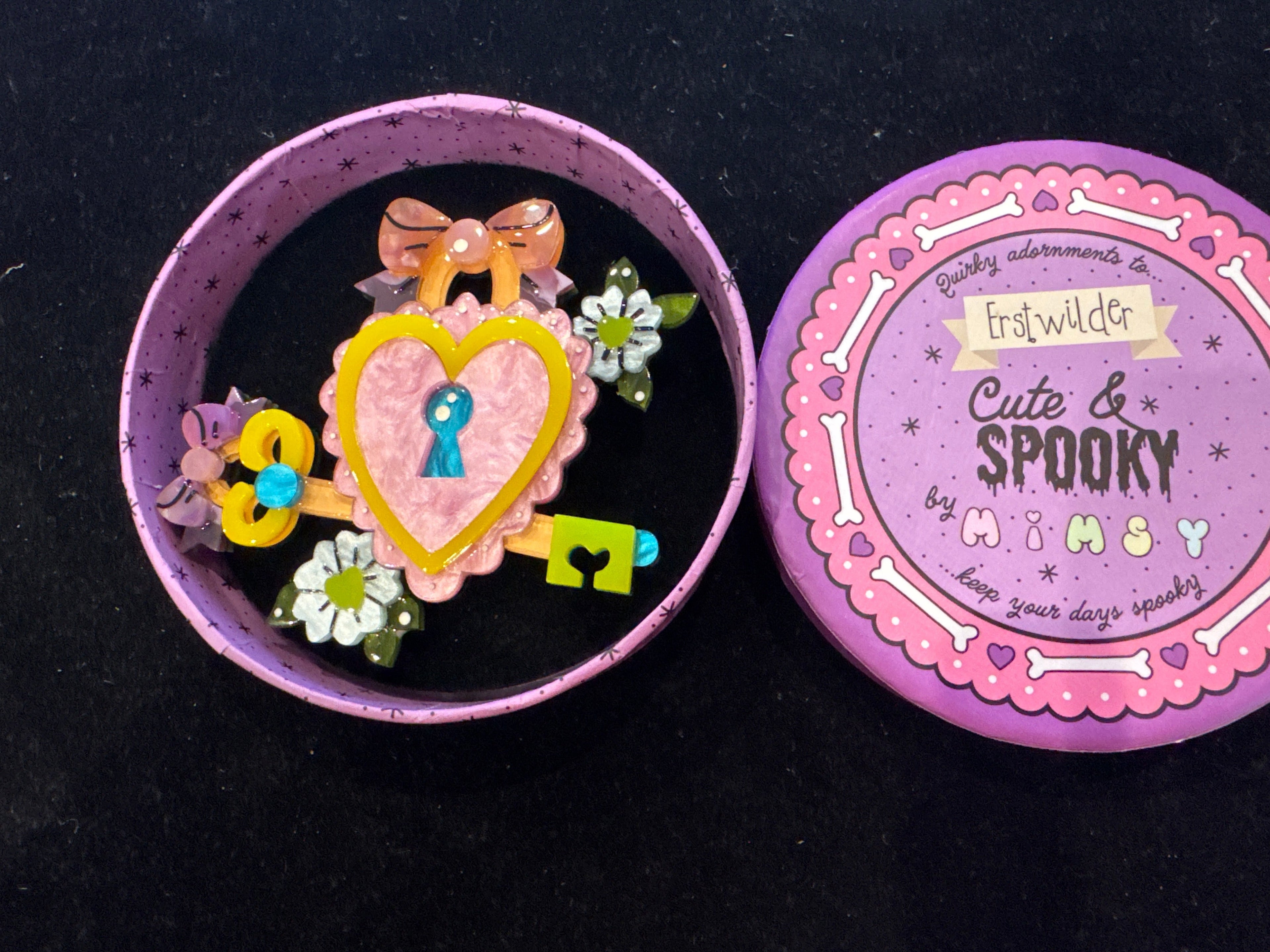 ERSTWILDER CUTE & SPOOKY -KEY TO YOUR HEART- RESIN BROOCH