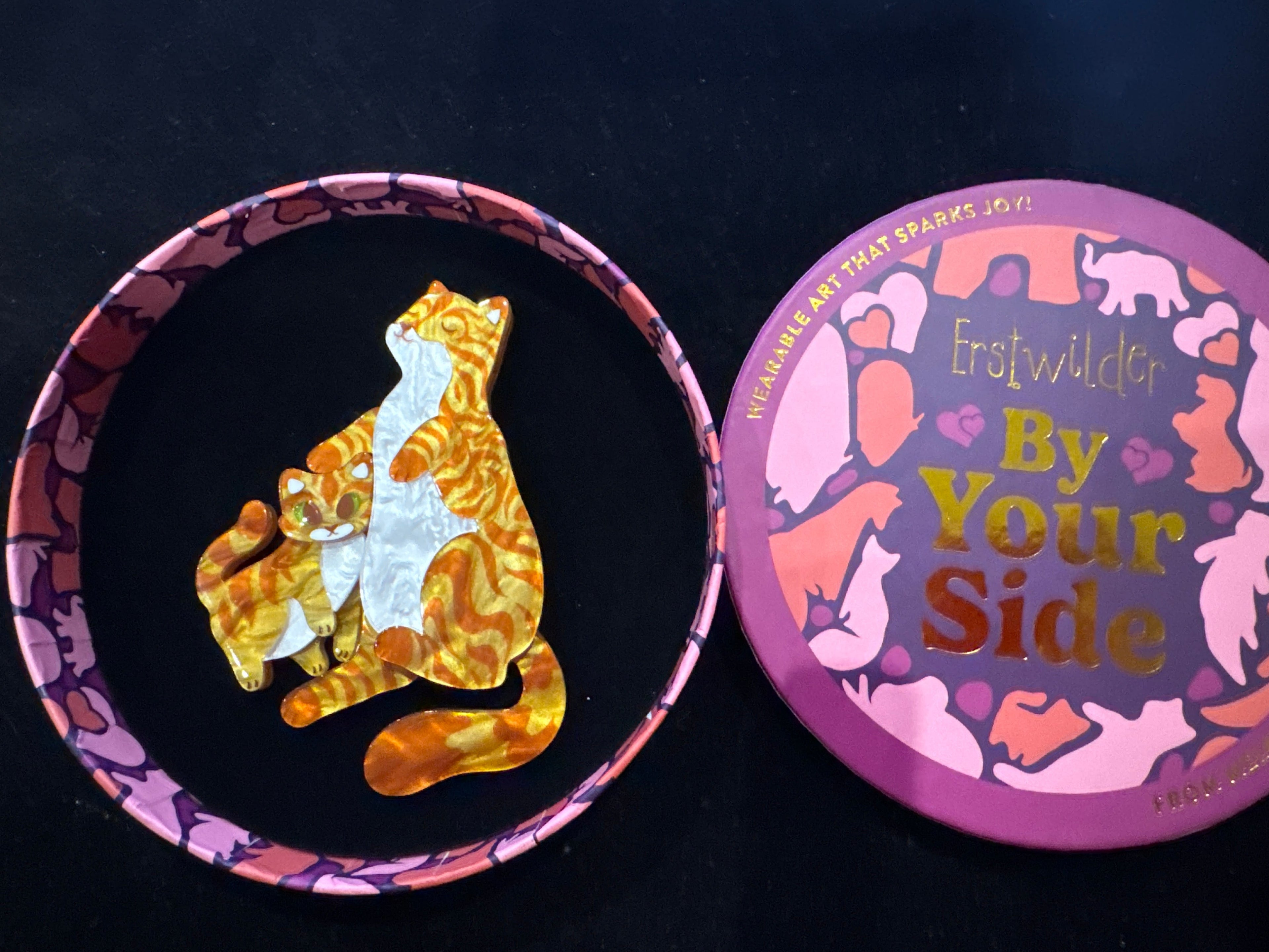 ERSTWILDER BY YOUR SIDE -PURRFECT HARMONY- RESIN BROOCH