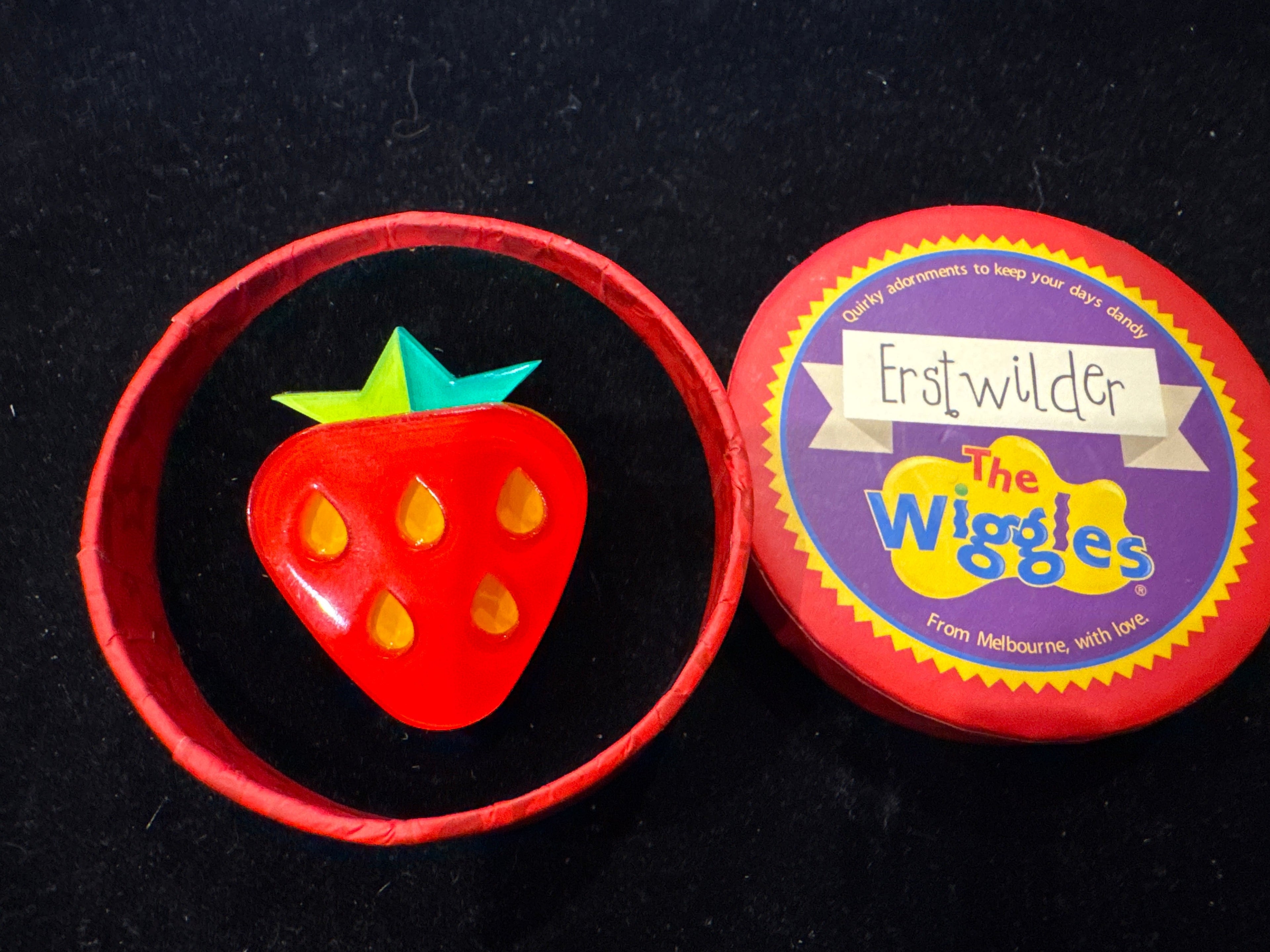 ERSTWILDER  WIGGLES - FRUIT SALAD STRAWBERRY -MINIATURE RESIN BROOCH