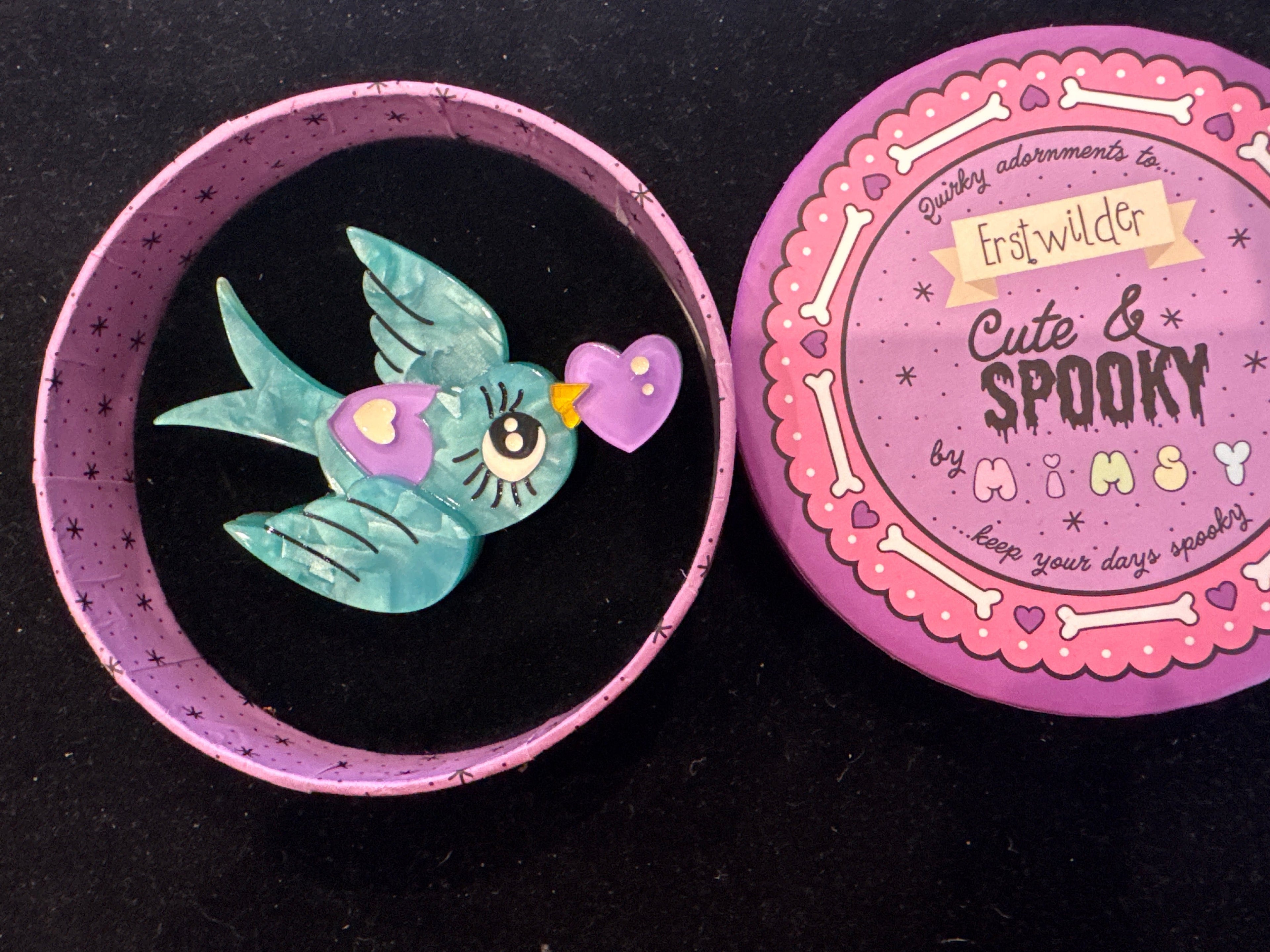 ERSTWILDER CUTE & SPOOKY -PIPER THE LOVE BIRD - RESIN BROOCH