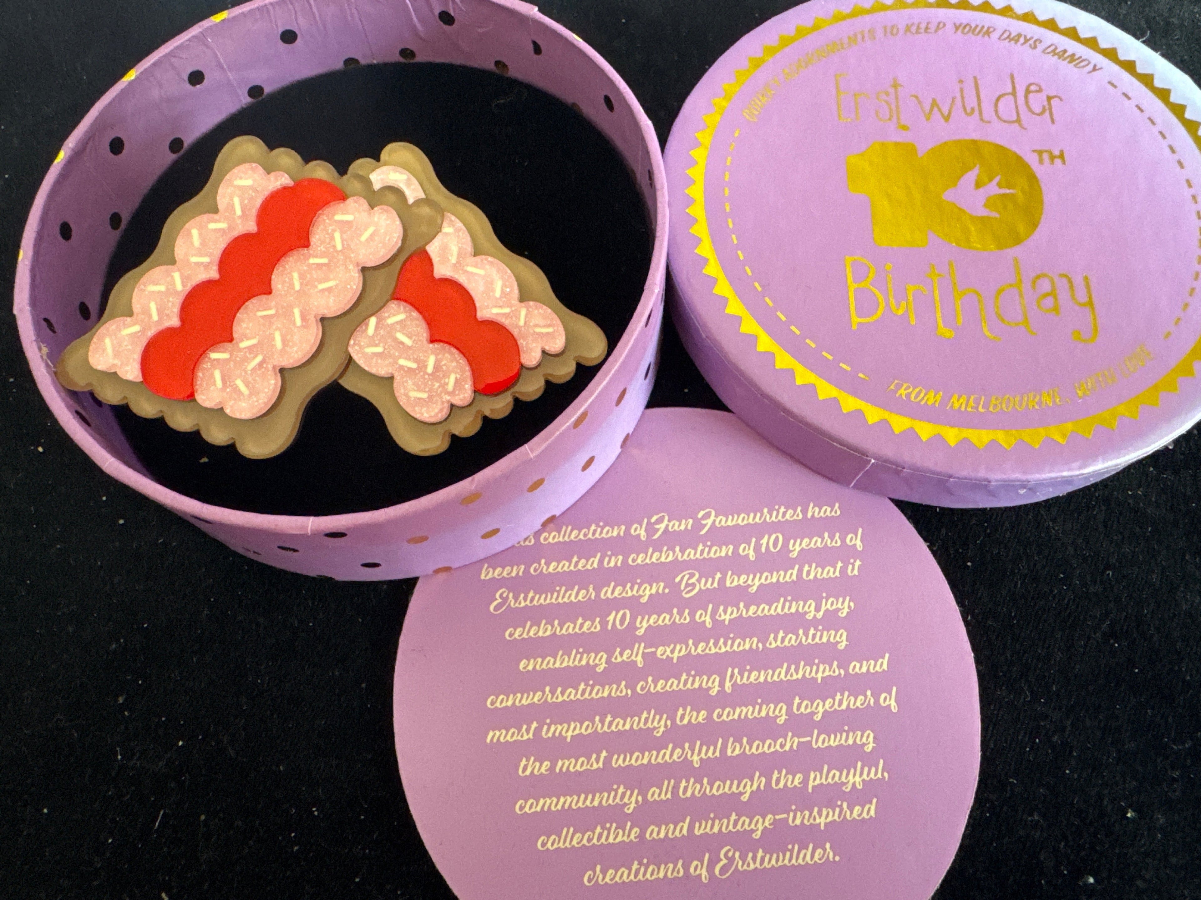 ERSTWILDER  10th BIRTHDAY- SHOW US YOUR VO-VOWS  - RESIN BROOCH RETIRED