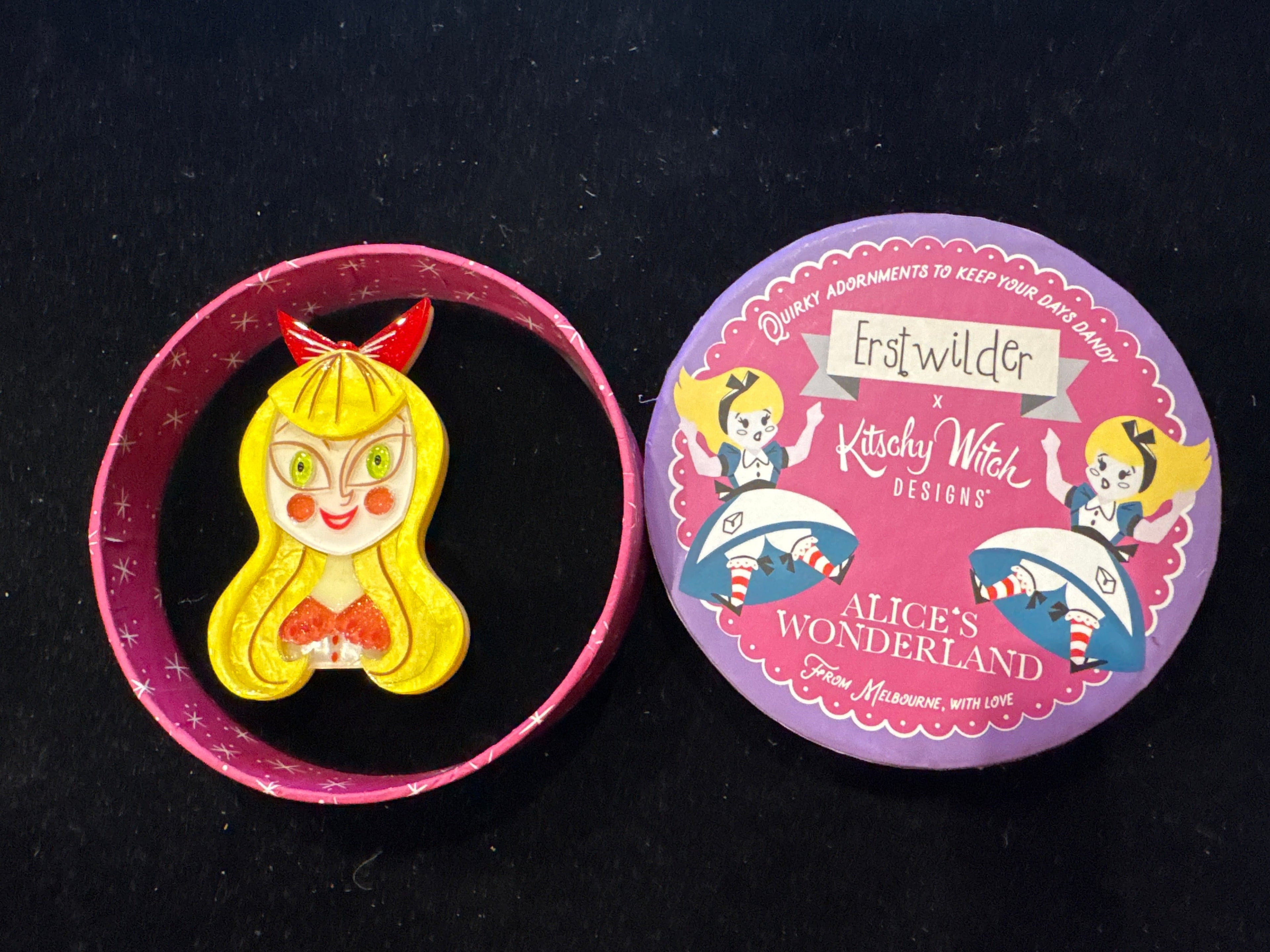 ERSTWILDER KITSCHY WITCH DESIGNS -A CURIOUSER & CURIOUSER ALICE -RESIN BROOCH