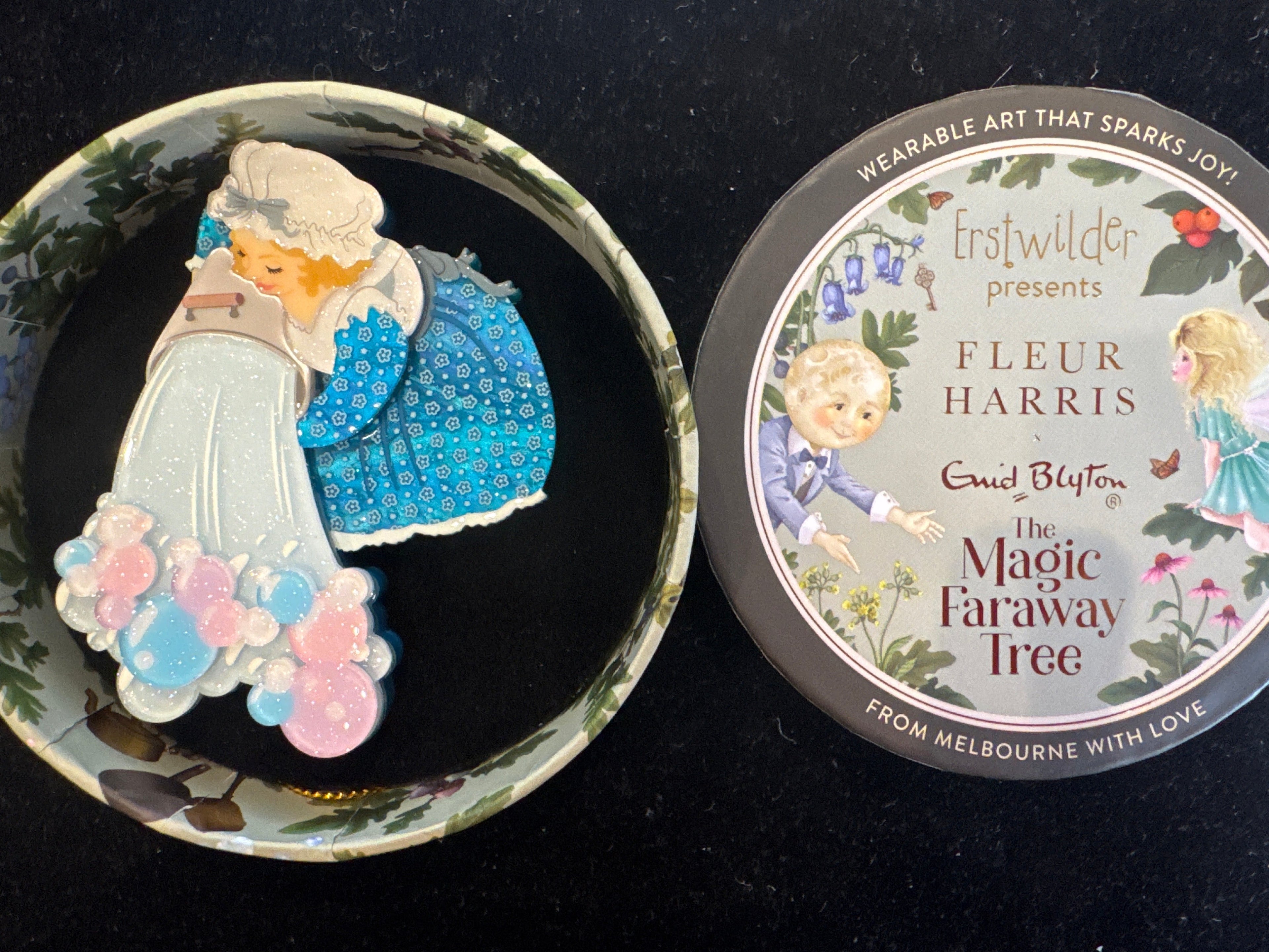 ERSTWILDER FLEUR HARRIS ENID BLYTON THE MAGIC FARAWAY TREE-DAME WASHALOT - RESIN BROOCH