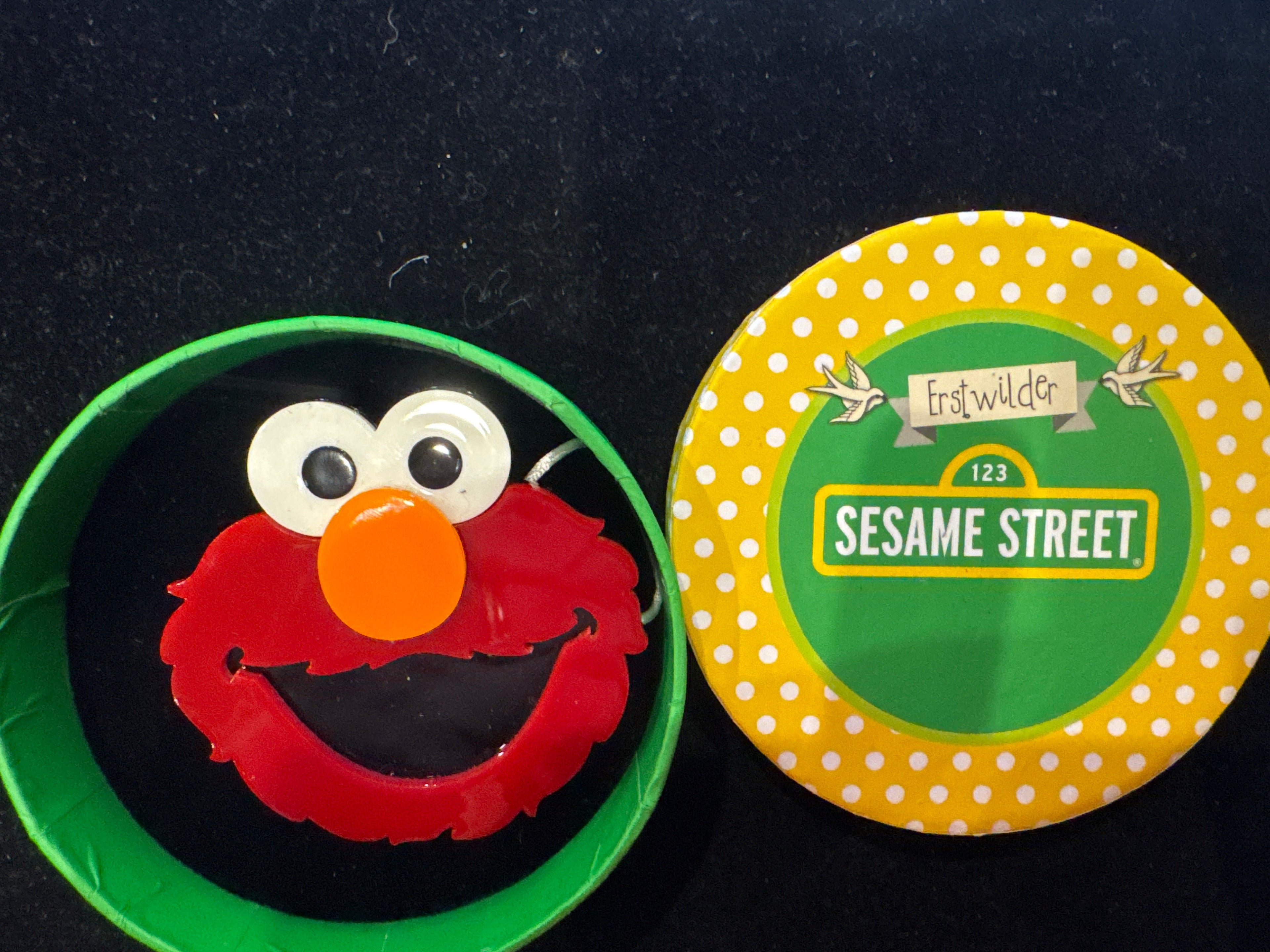 ERSTWILDER  SESAME STREET- ELMO -RESIN BROOCH