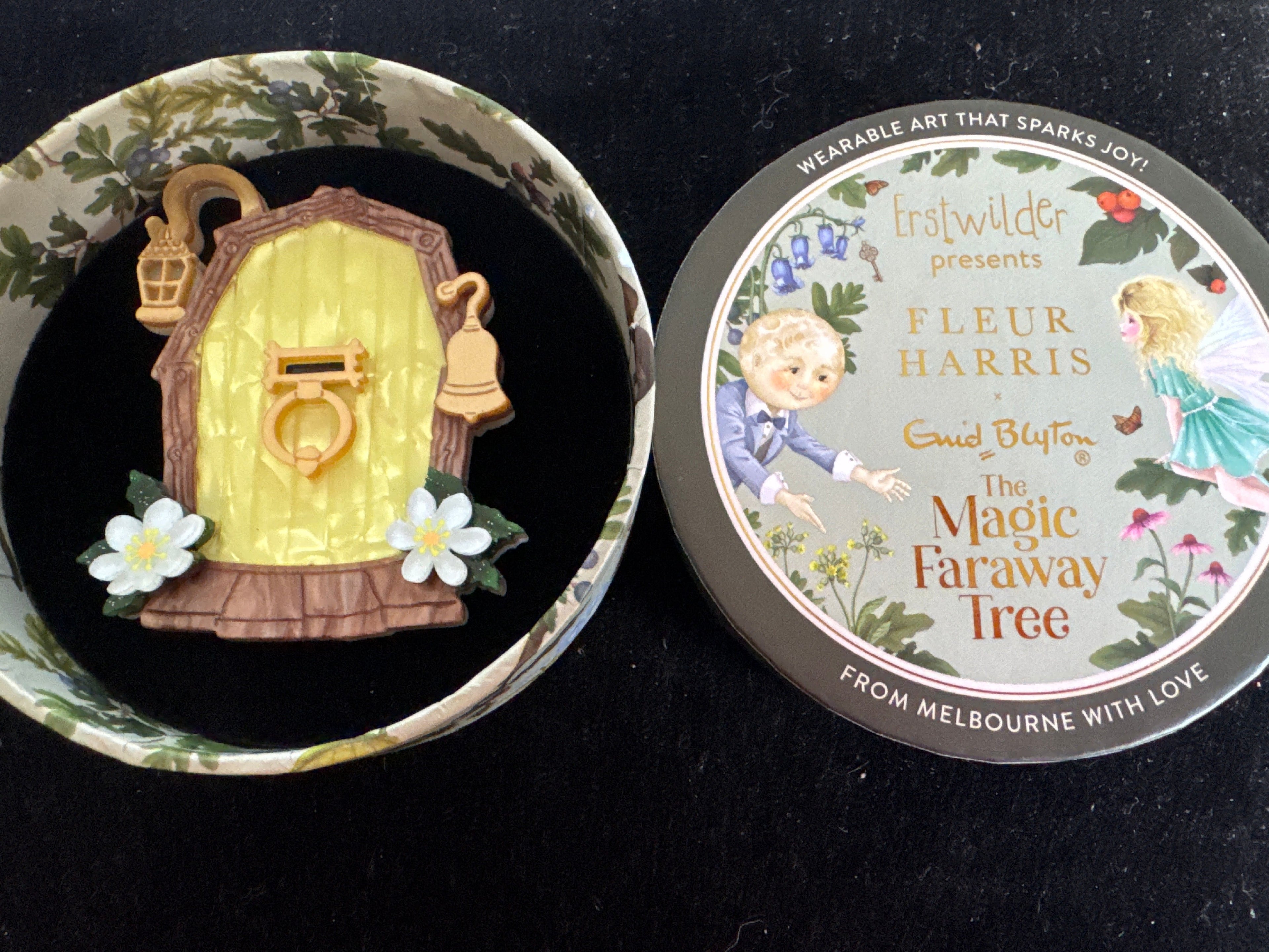 ERSTWILDER FLEUR HARRIS ENID BLYTON THE  MAGIC FARAWAY TREE -SILKY'S DOOR - RESIN BROOCH