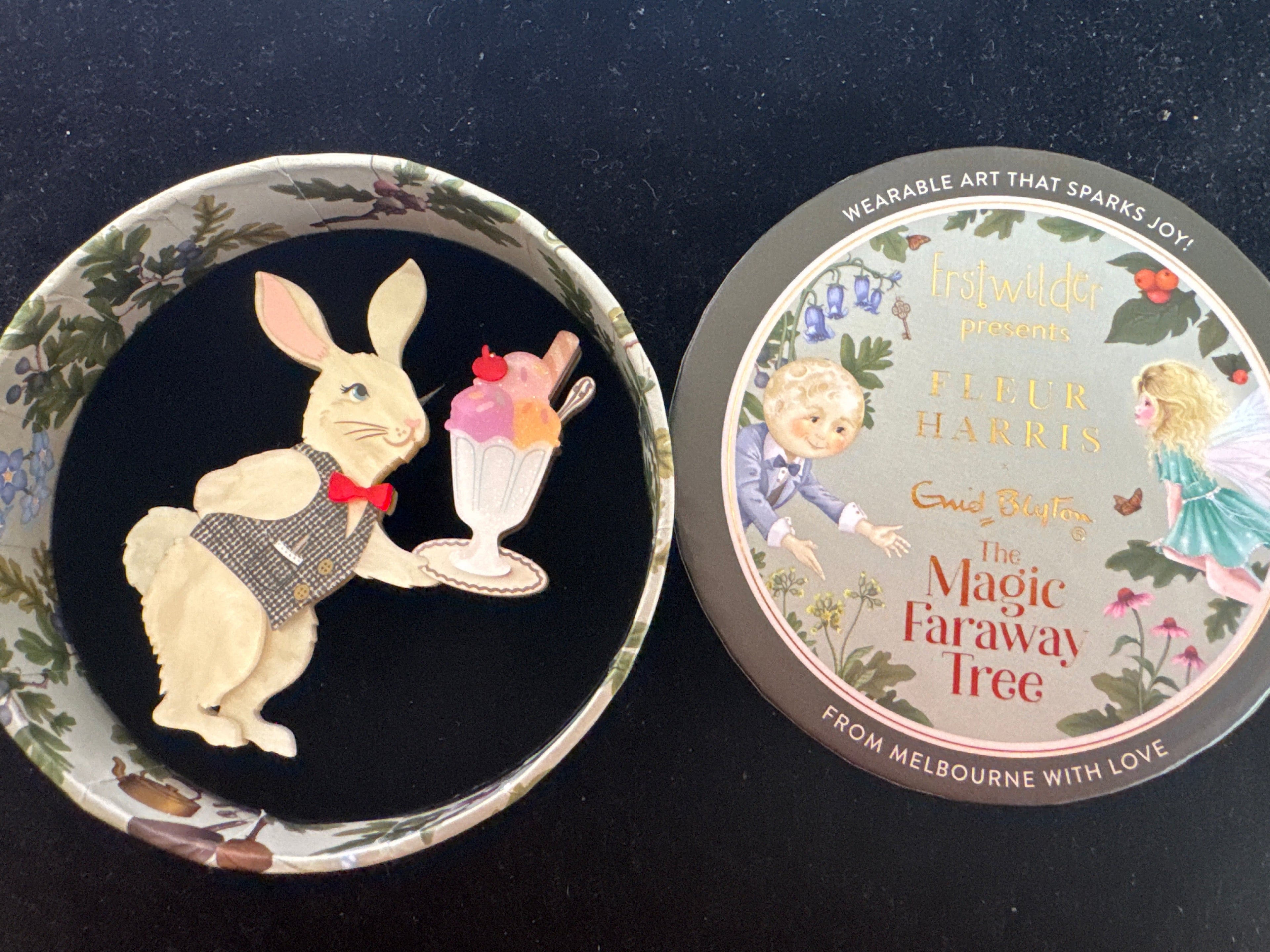 ERSTWILDER FLEUR HARRIS ENID BLYTON THE  MAGIC FARAWAY TREE -RABBIT WAITER- RESIN BROOCH