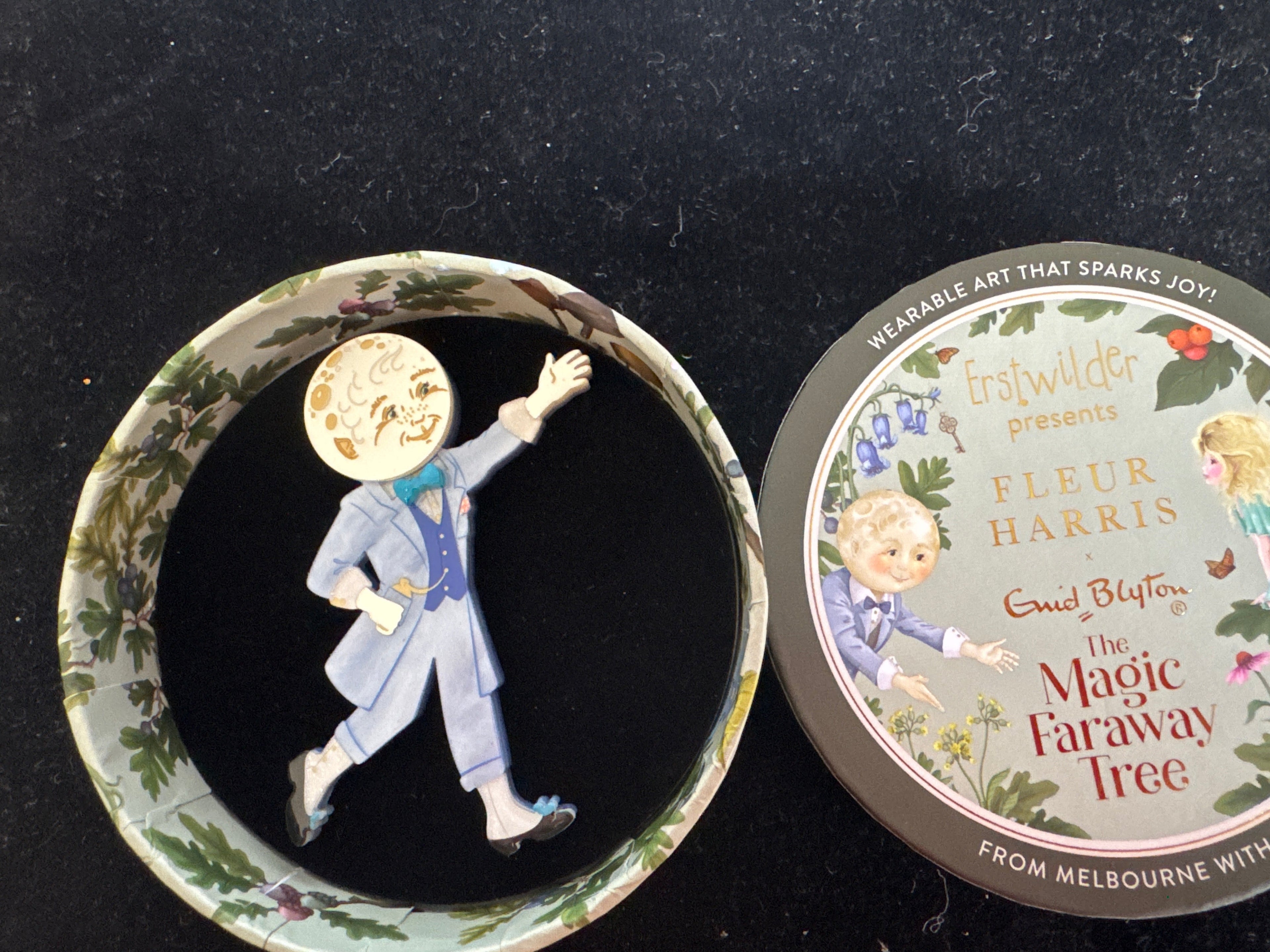 ERSTWILDER FLEUR HARRIS ENID BLYTON THE  MAGIC FARAWAY TREE -MOONFACE - RESIN BROOCH