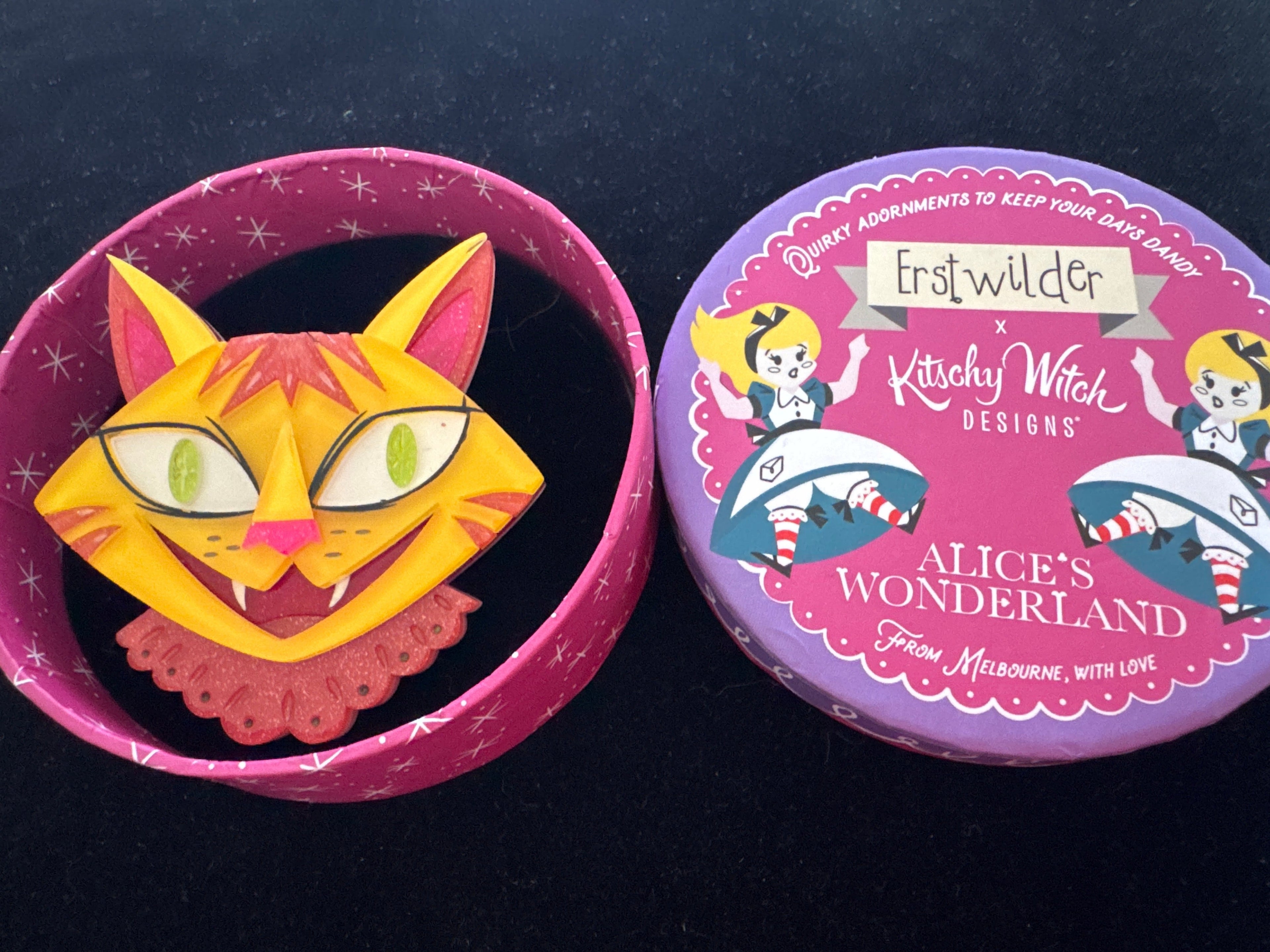 ERSTWILDER KITSCHY WITCH- THE CHESHIRE CAT-  RESIN BROOCH