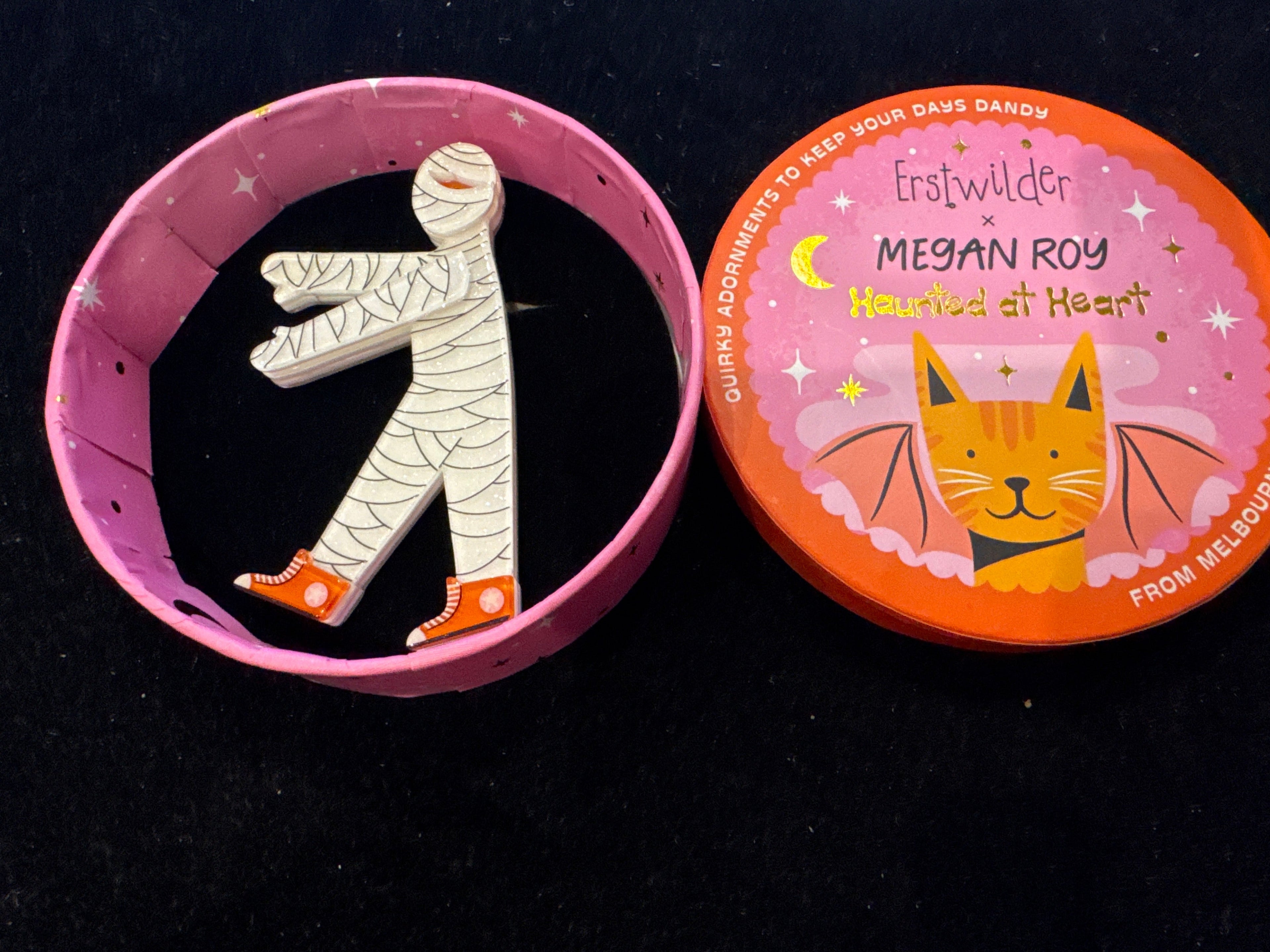 ERSTWILDER MEGAN ROY HAUNTED AT HEART-I WANT MY MUMMY- RESIN BROOCH