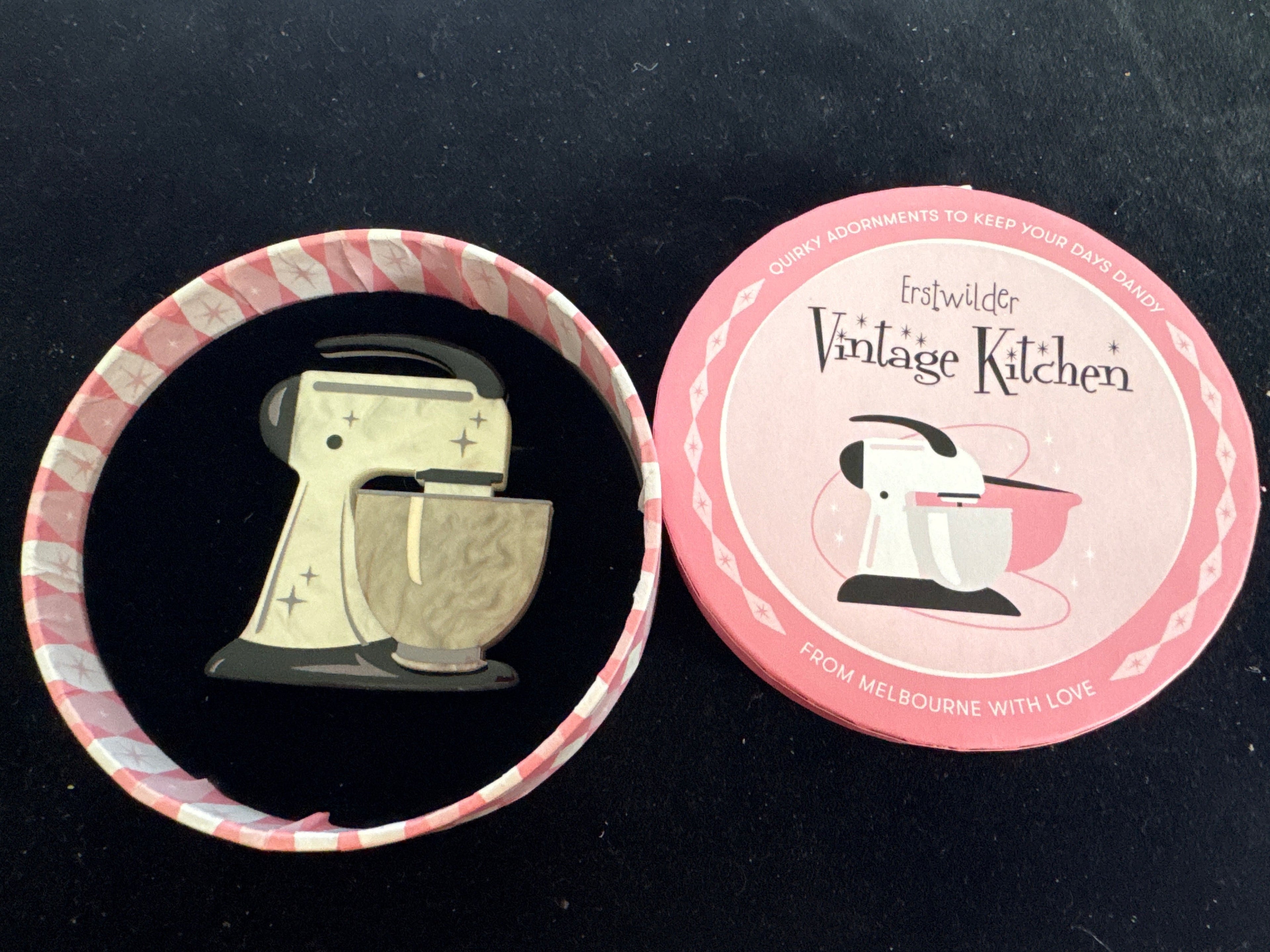 ERSTWILDER VINTAGE KITCHEN PINK- SPIN ME RIGHT ROUND WHITE - RESIN BROOCH