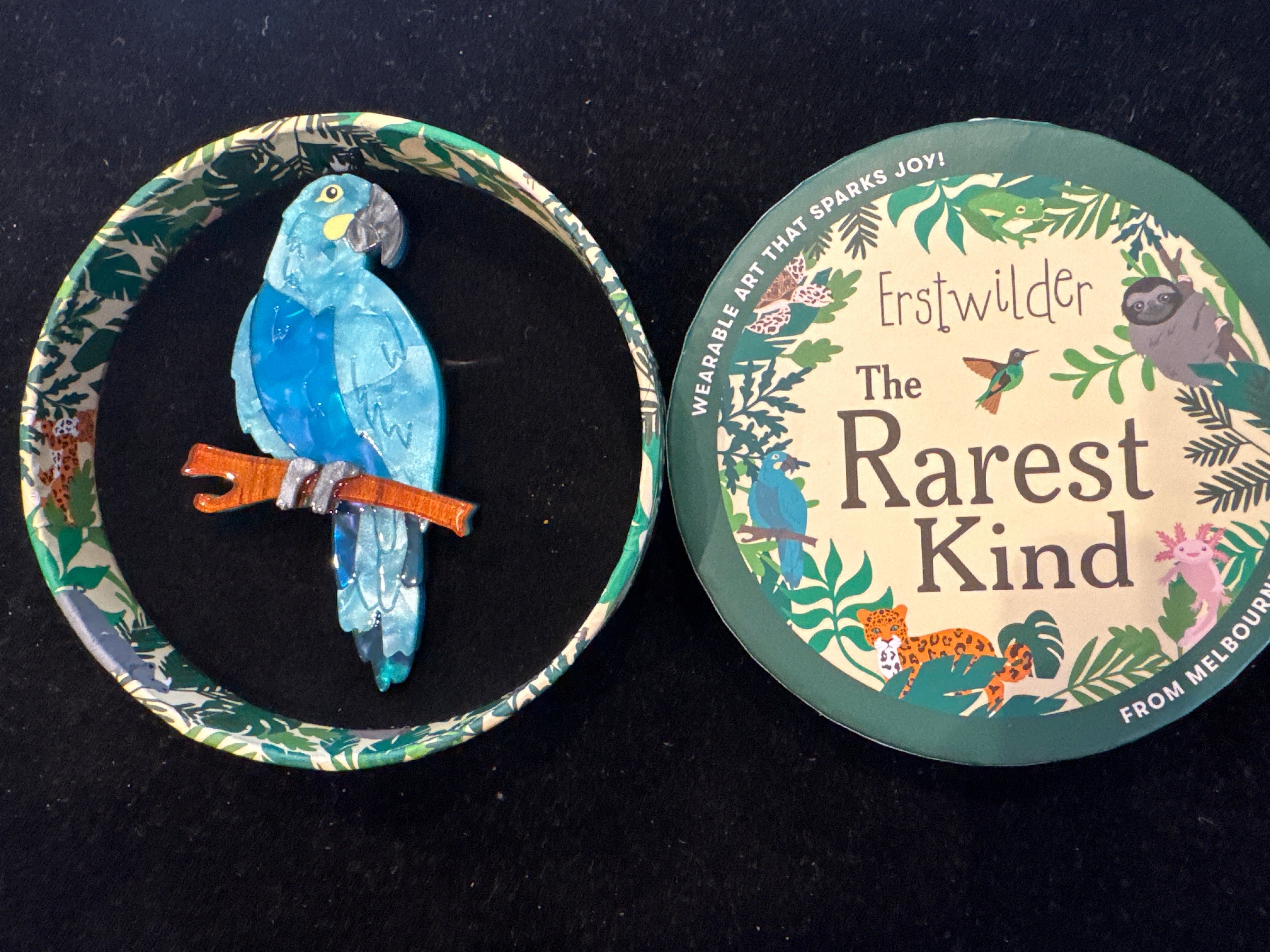ERSTWILDER THE RAREST KIND - GLAUCOUS MACAW  - RESIN BROOCH