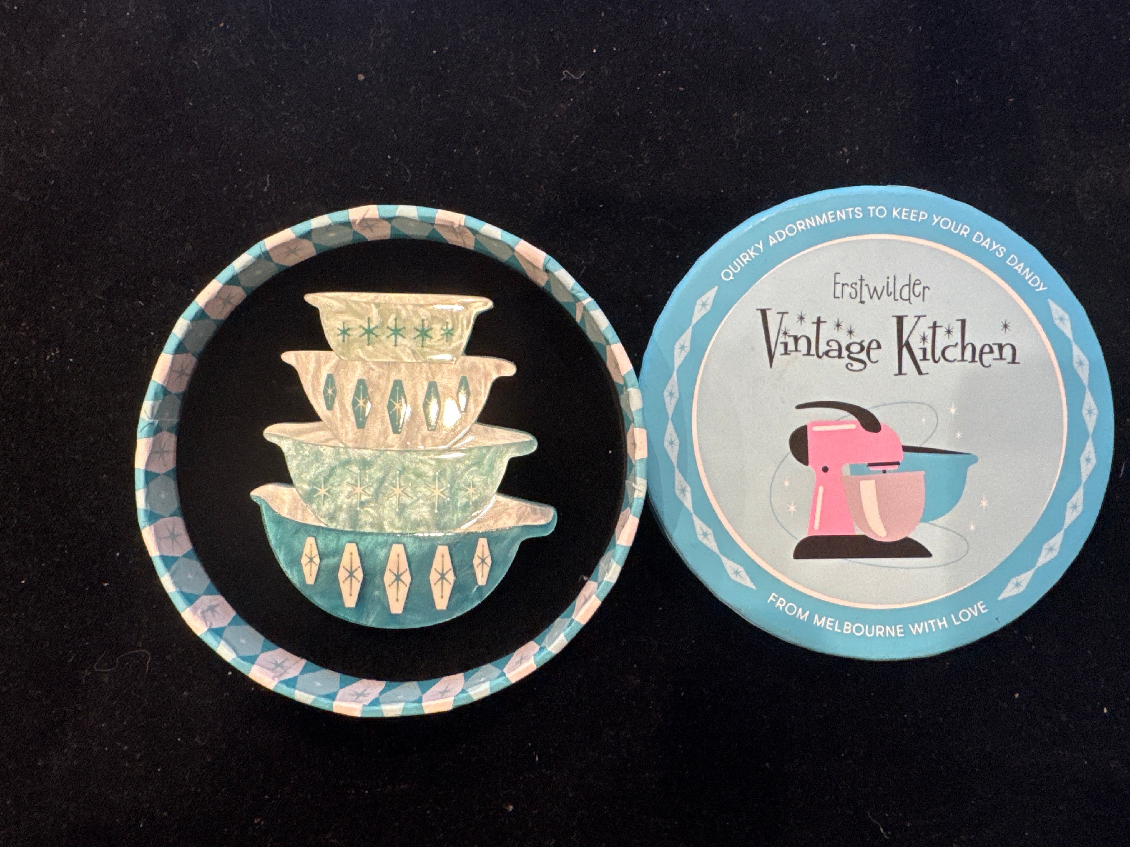 ERSTWILDER VINTAGE KITCHEN BLUE-NANNA'S PRIZED FLOWER BOWLS AQUA - RESIN BROOCH