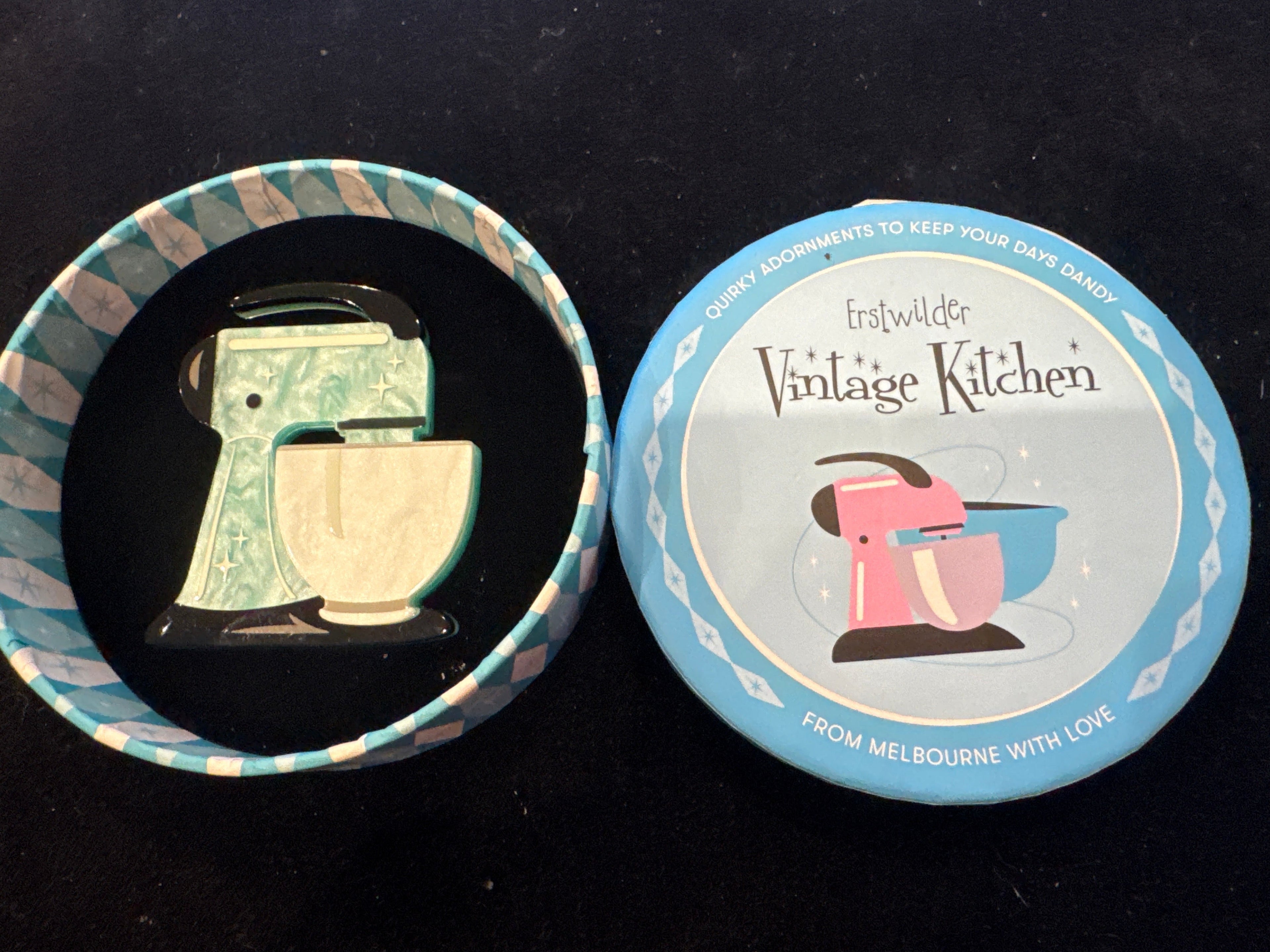 ERSTWILDER VINTAGE KITCHENBLUE- SPIN ME RIGHT ROUND AQUA - RESIN BROOCH