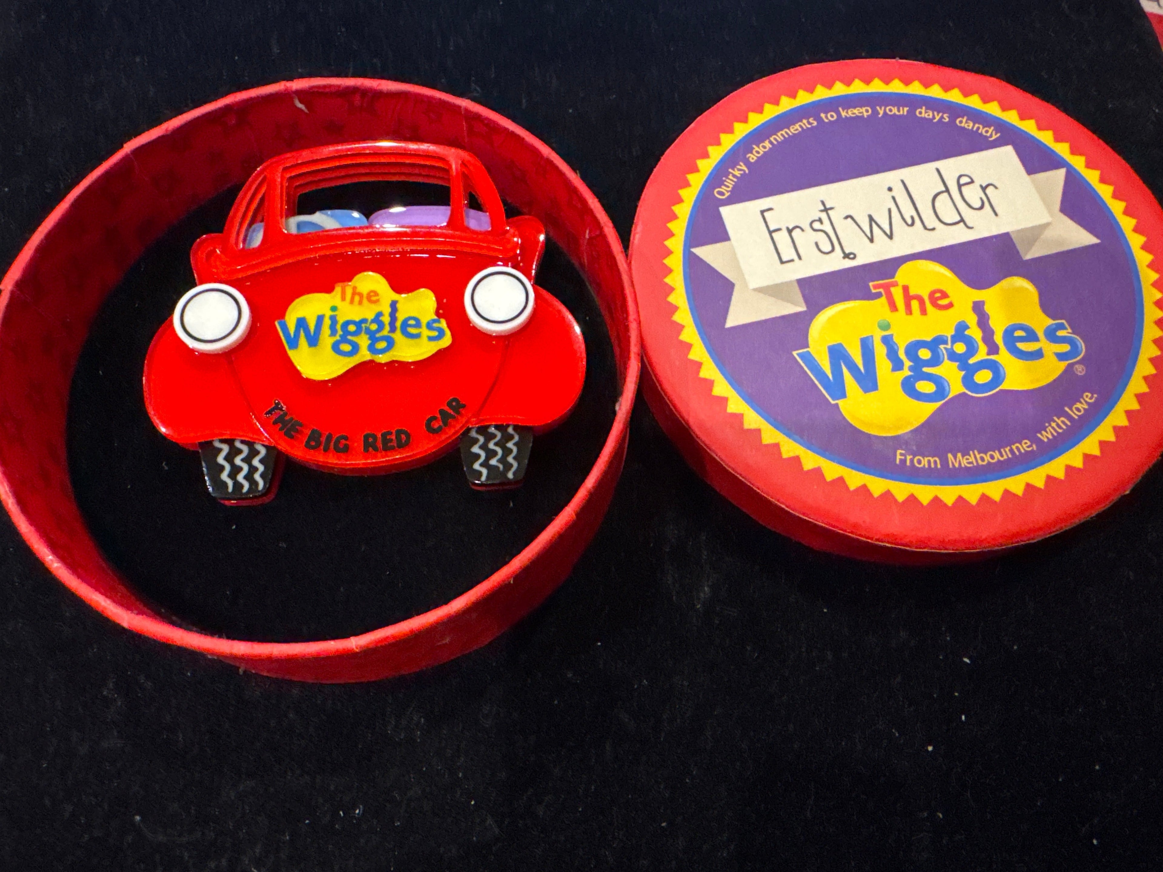 ERSTWILDER  WIGGLES - THE BIG RED CAR  -RESIN BROOCH