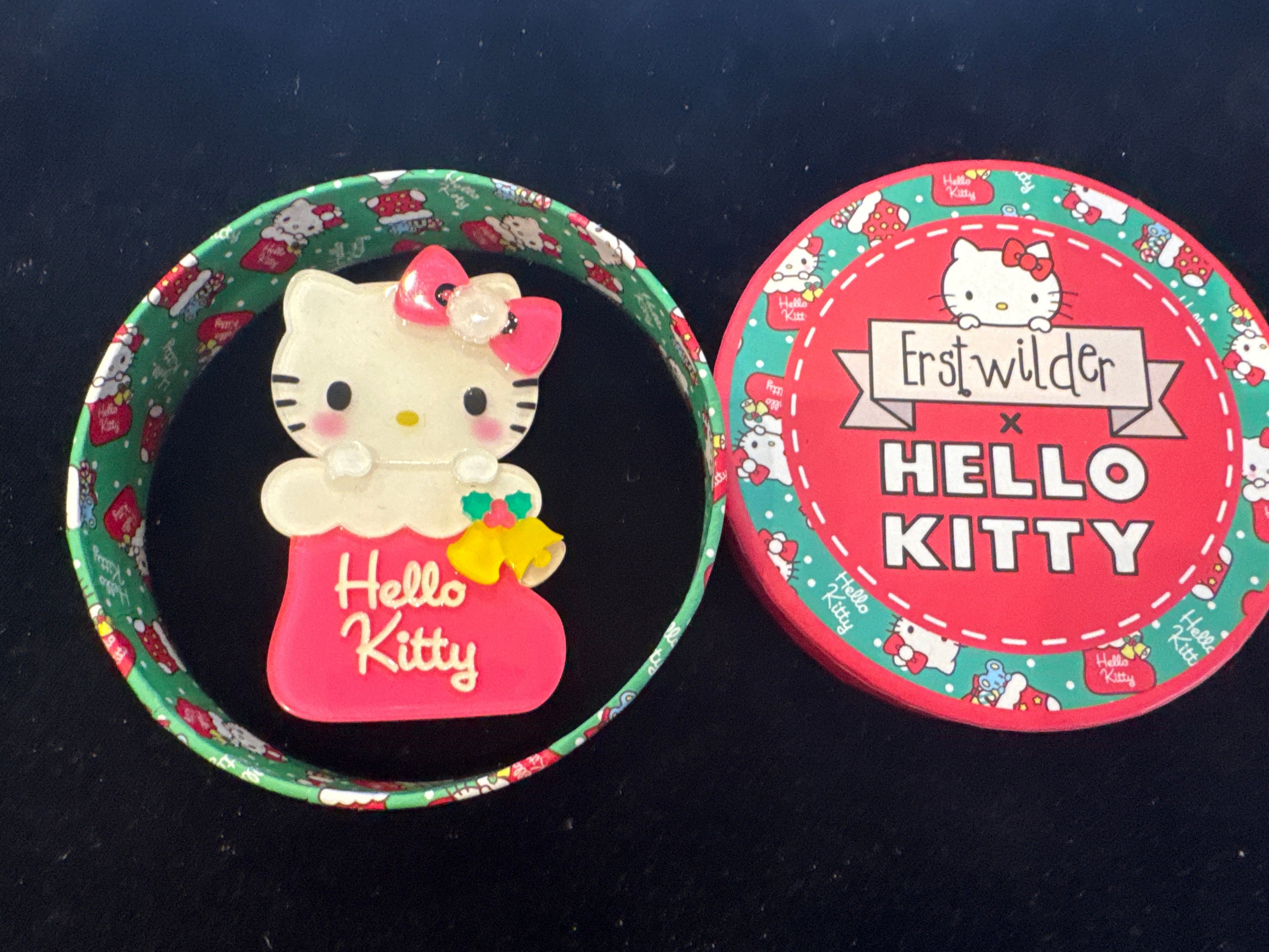 ERSTWILDER HELLO KITTY CHRISTMAS - A KITTY CHRISTMAS - RESIN BROOCH