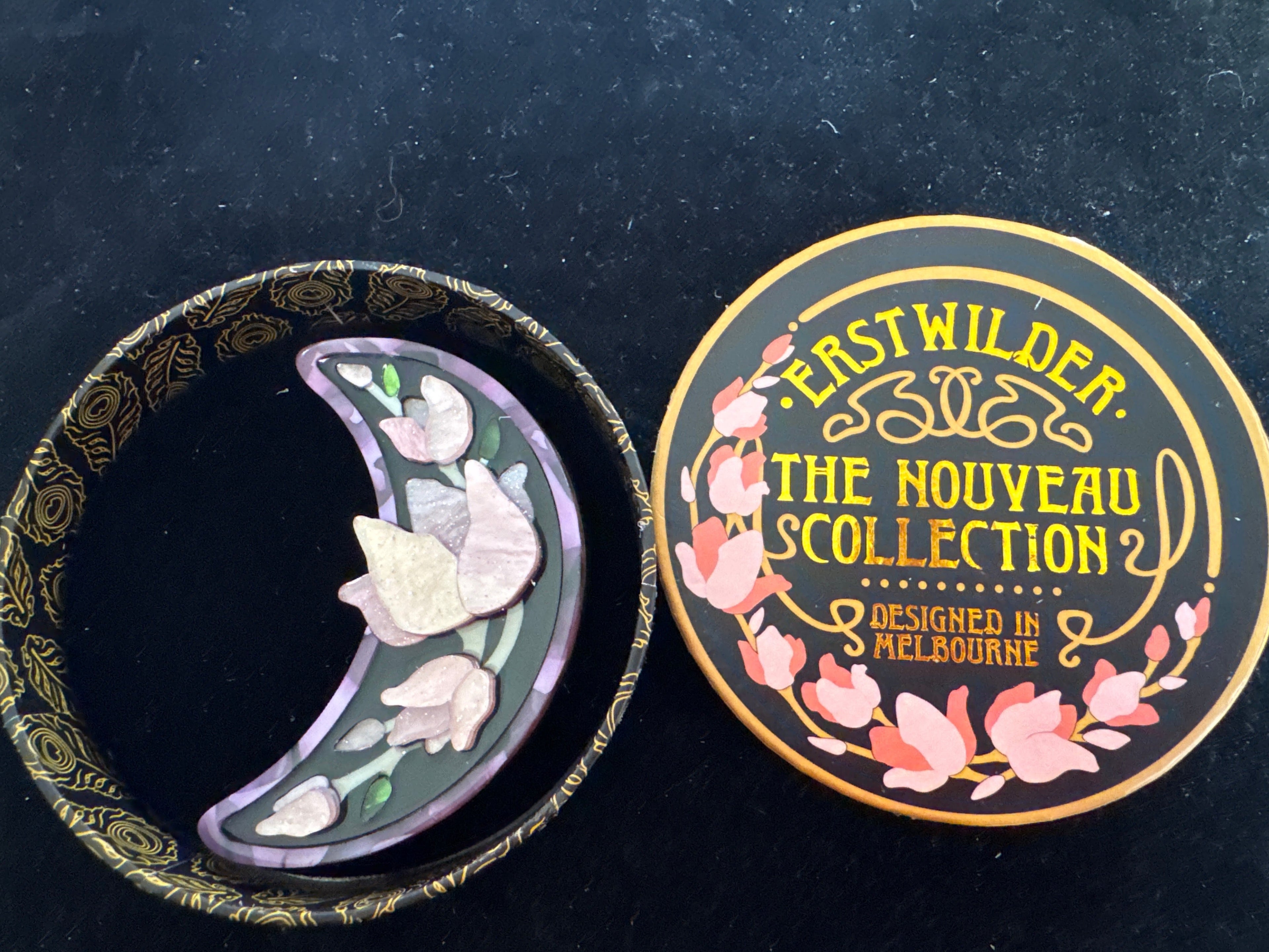 ERSTWILDER  THE NOUVEAU COLLECTION -STEEL MAGNOLIAS MAUVE RESIN BROOCH RETIRED