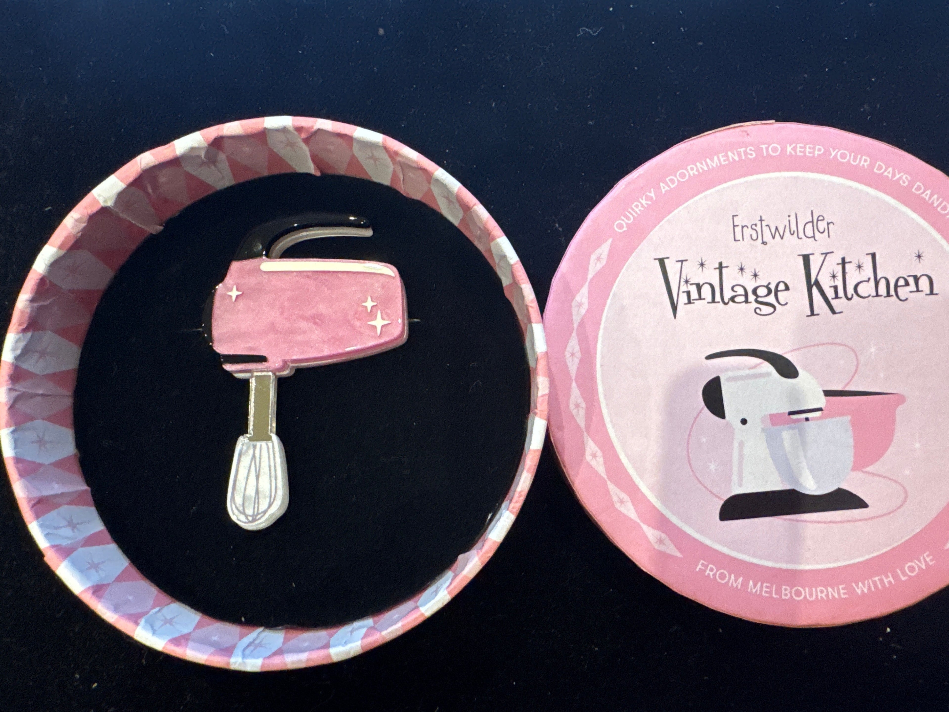 ERSTWILDER VINTAGE KITCHEN - MIX A LOT - RESIN BROOCH
