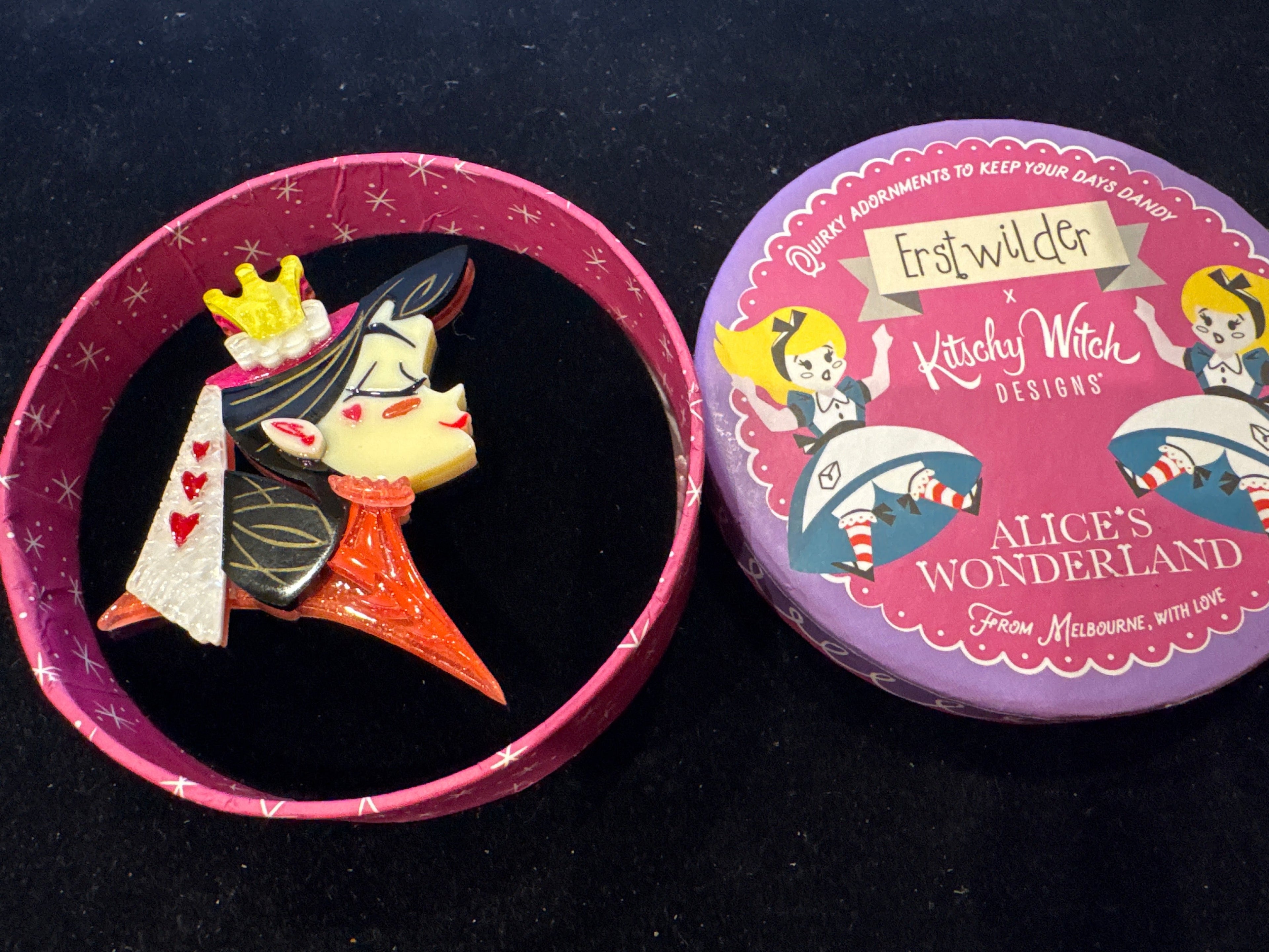 ERSTWILDER KITSCHY WITCH DESIGNS - QUEEN OF HEARTS - RESIN BROOCH