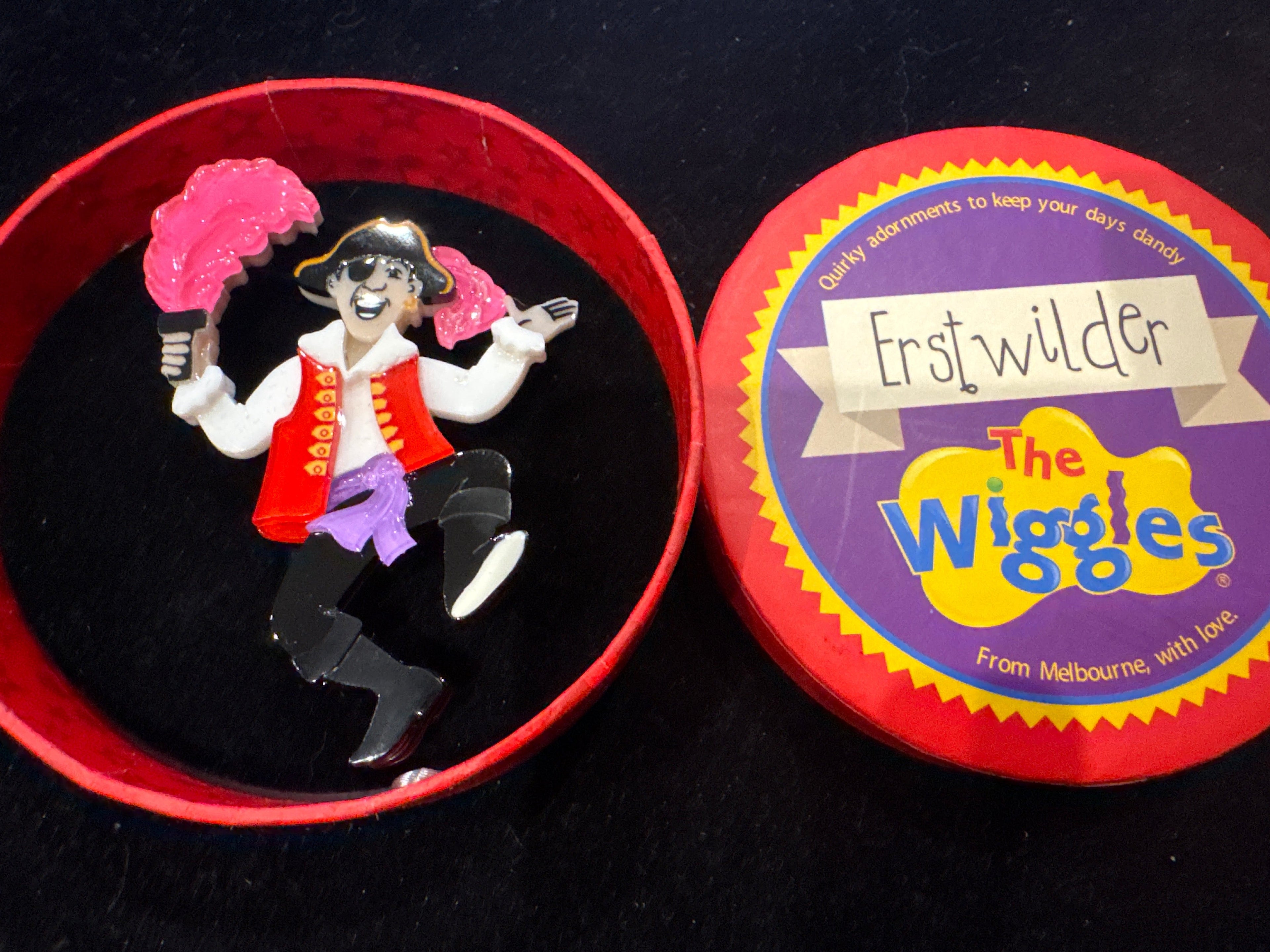 ERSTWILDER  WIGGLES - CAPTAIN FEATHERSWORD  -RESIN BROOCH)