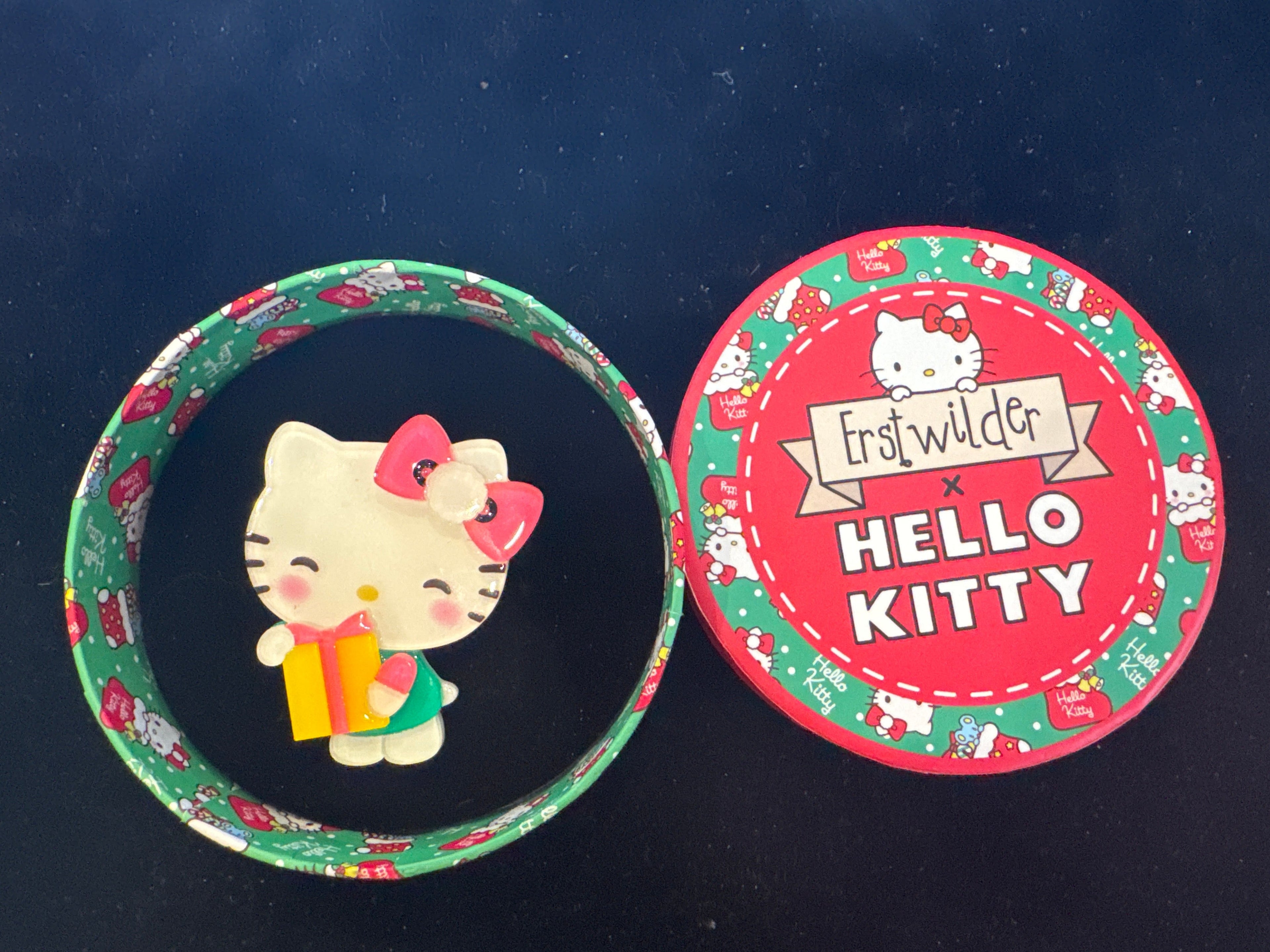 ERSTWILDER HELLO KITTY CHRISTMAS - A PRESENT FOR YOU - RESIN BROOCH