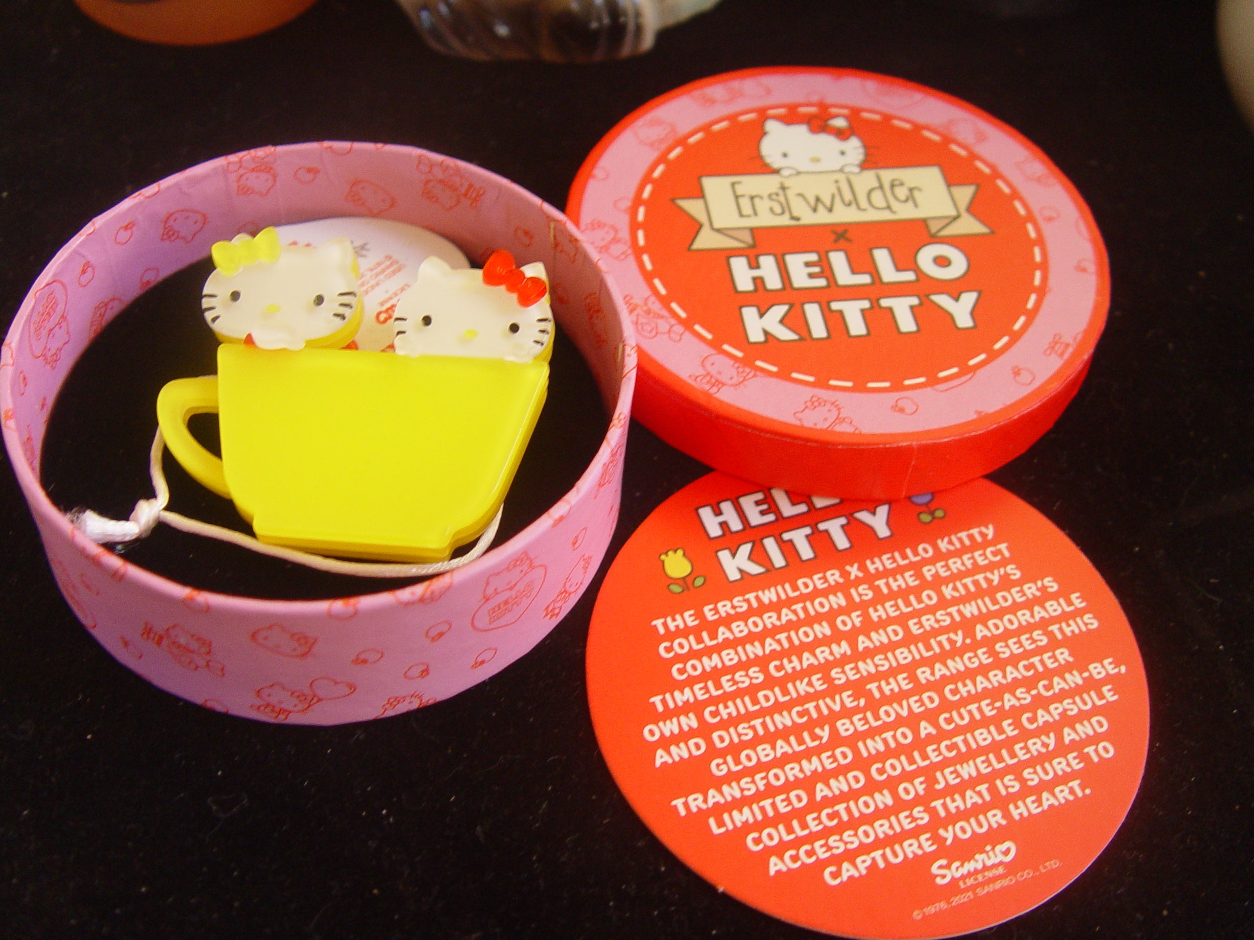 ERSTWILDER HELLO KITTY - HELLO KITTY & MIMMY -  RESIN BROOCH