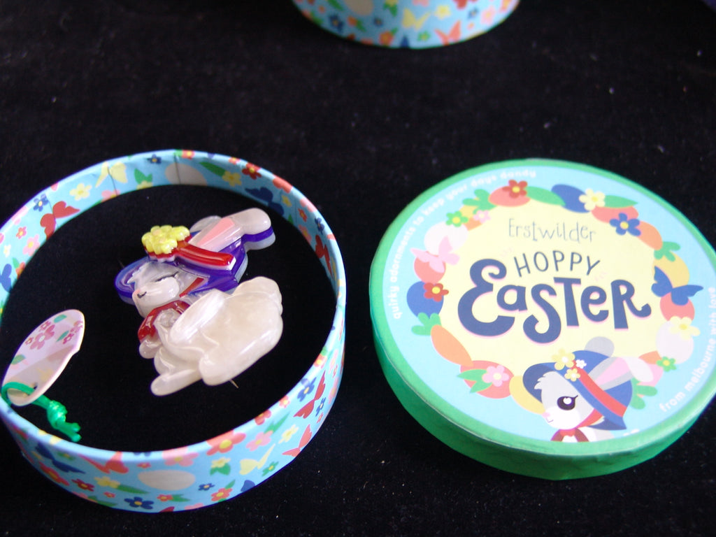 ERSTWILDER HOPPY EASTER - EASTER BUNNY -RESIN BROOCH