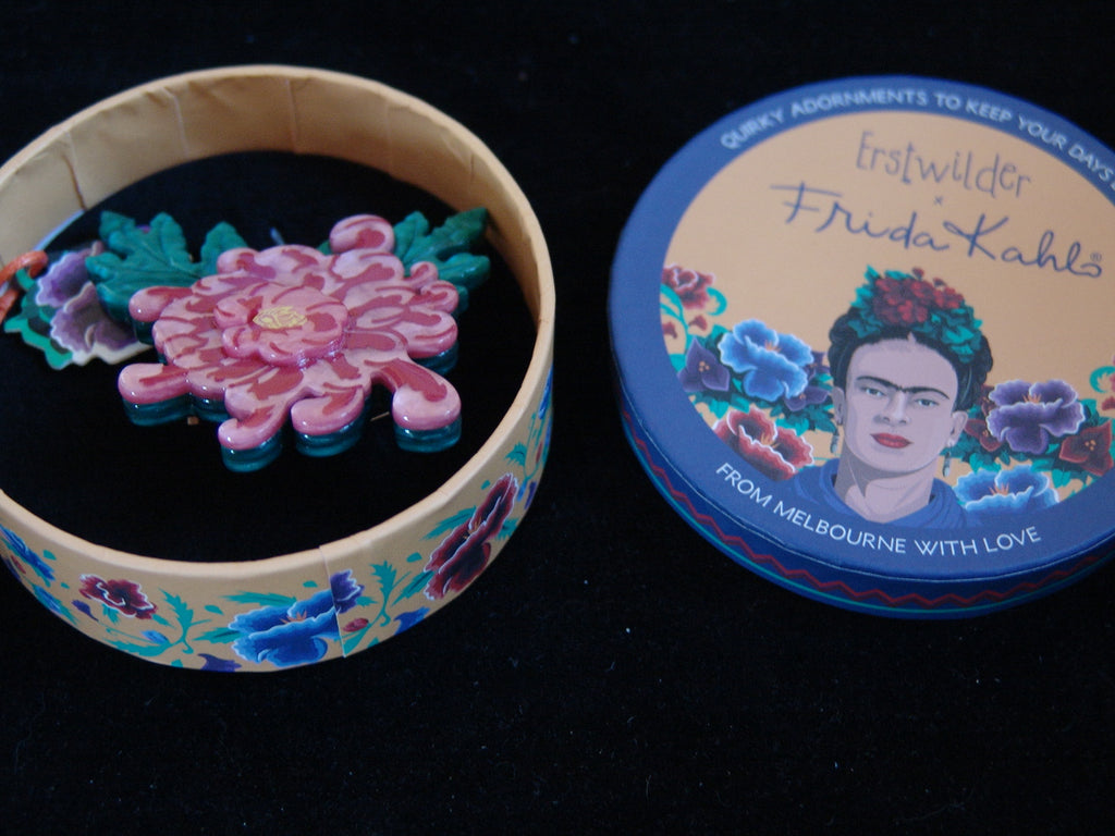 ERSTWILDER FRIDA KAHLO - PASSION IS A BRIDGE - RESIN BROOCH