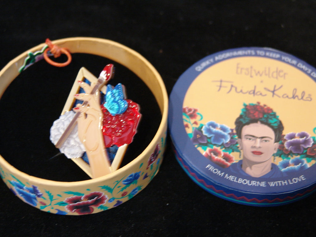 ERSTWILDER FRIDA KAHLO -BY FRIDA'S HAND- RESIN BROOCH