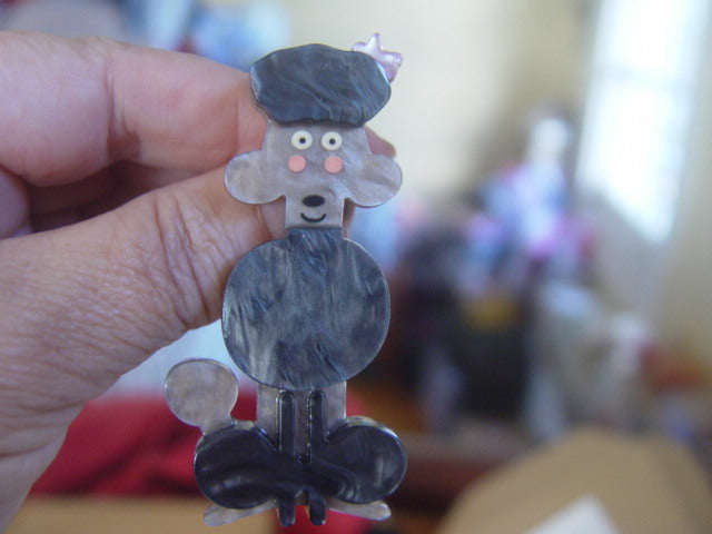 ERSTWILDER TERRY RUNYAN - POODLE ALONG- RESIN BROOCH