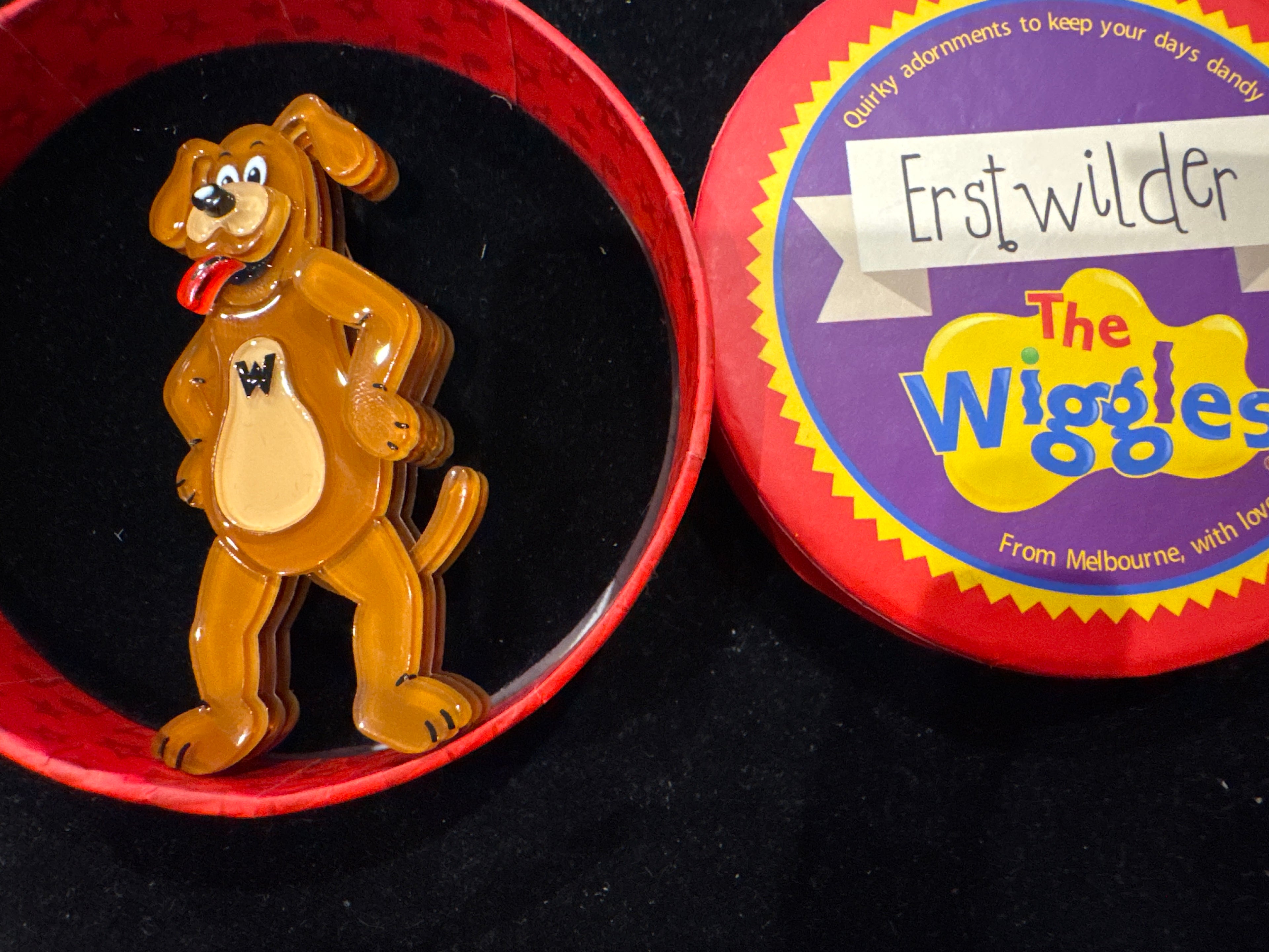 ERSTWILDER  WIGGLES - WAGS THE DOG  -RESIN BROOCH