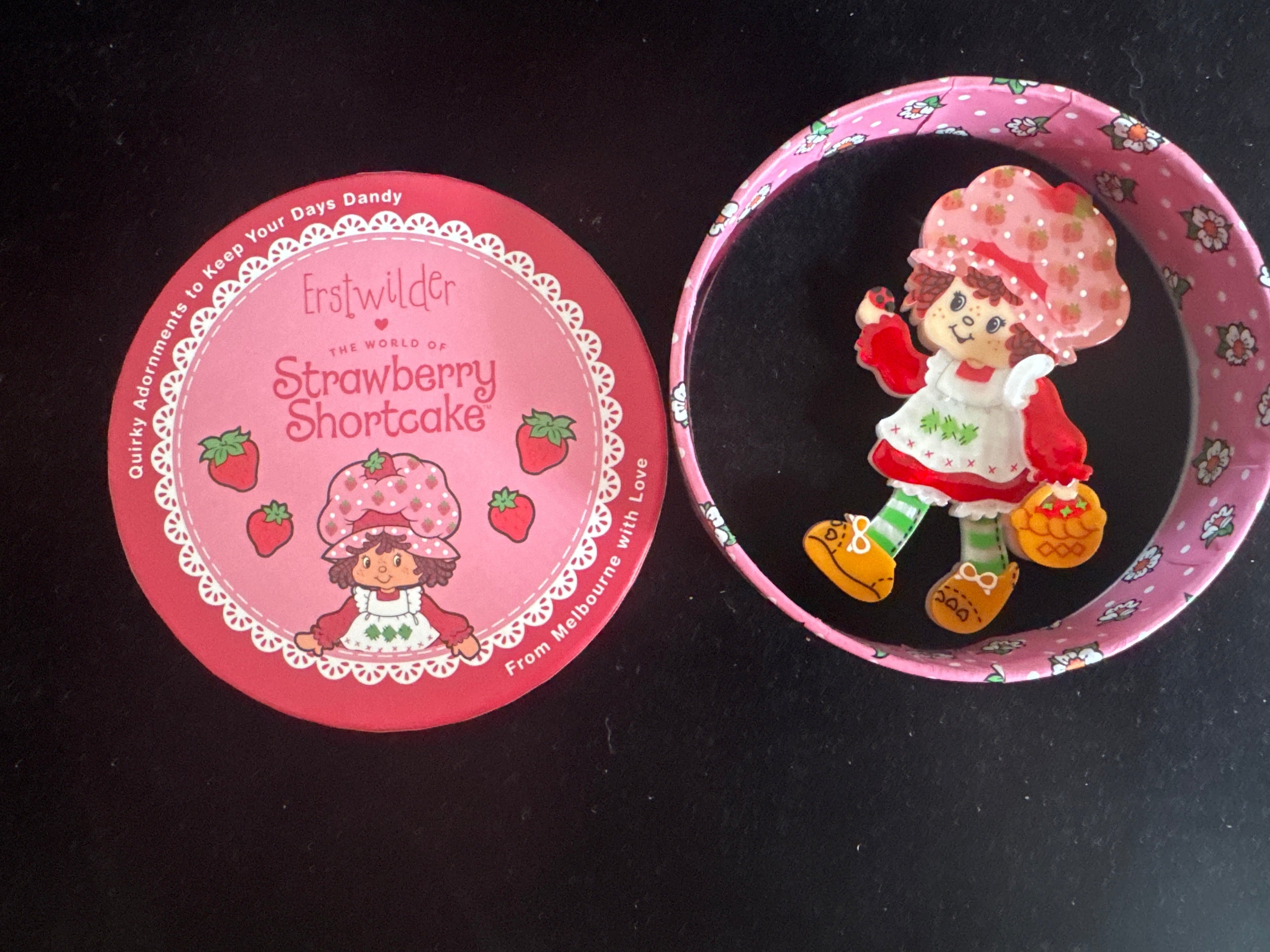 ERSTWILDER STRAWBERRY SHOTRCAKE -STRAWBERRY STROLLING -RESIN BROOCH