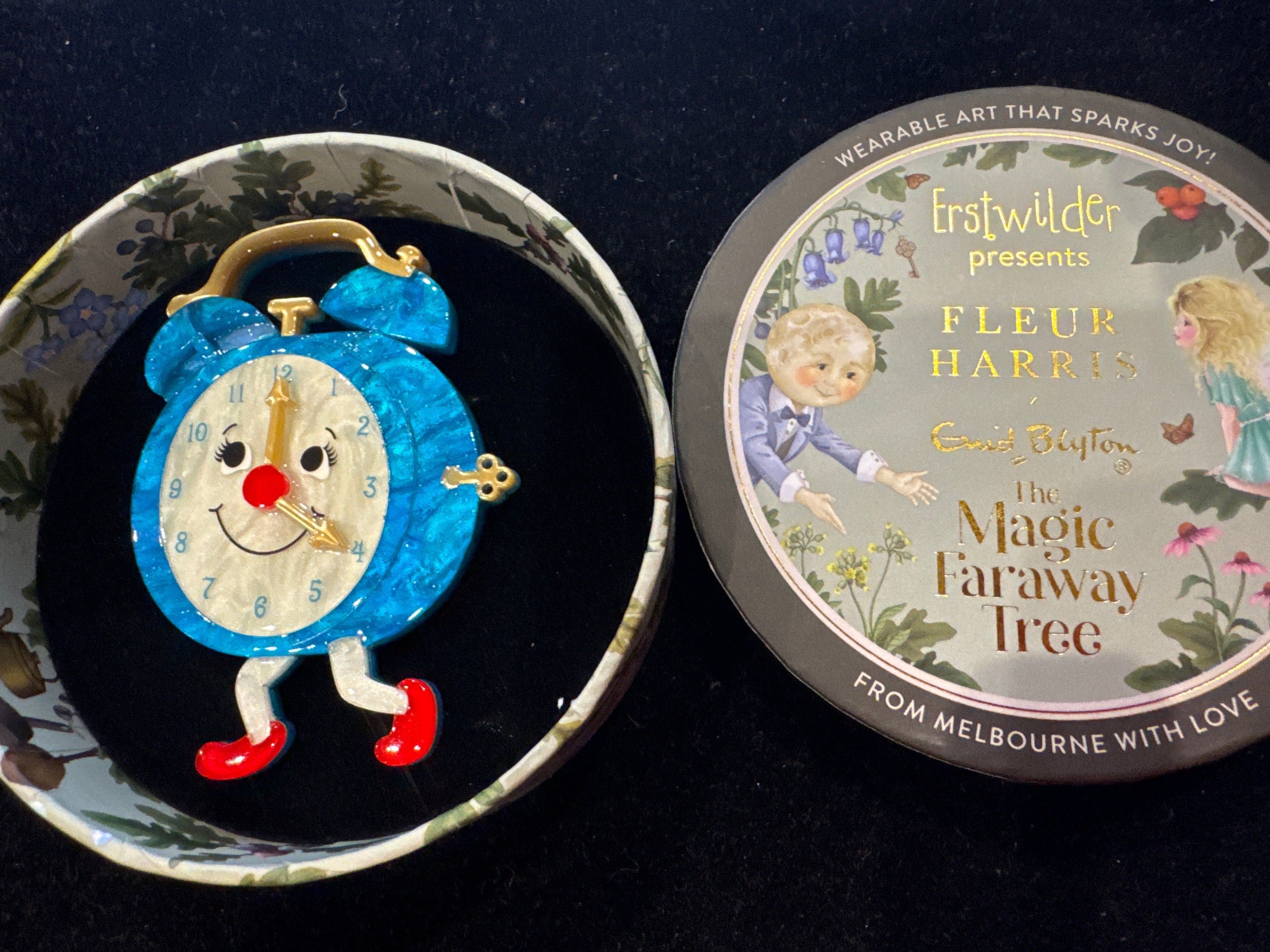 ERSTWILDER THE MAGIC FARAWAY TREE - SILKY'S CLOCK - RESIN BROOCH