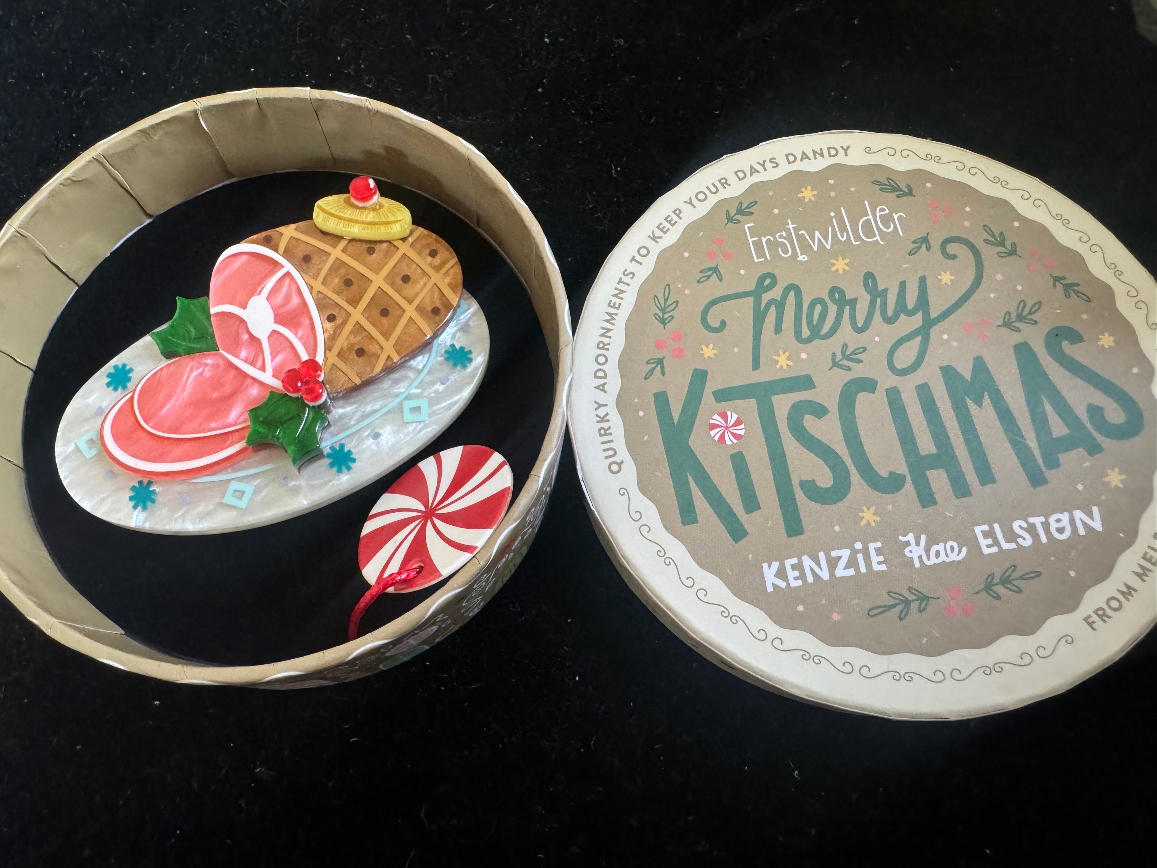 ERSTWILDER MERRY KITSCHMAS - FEAST CENTREPIECE - RETIRED