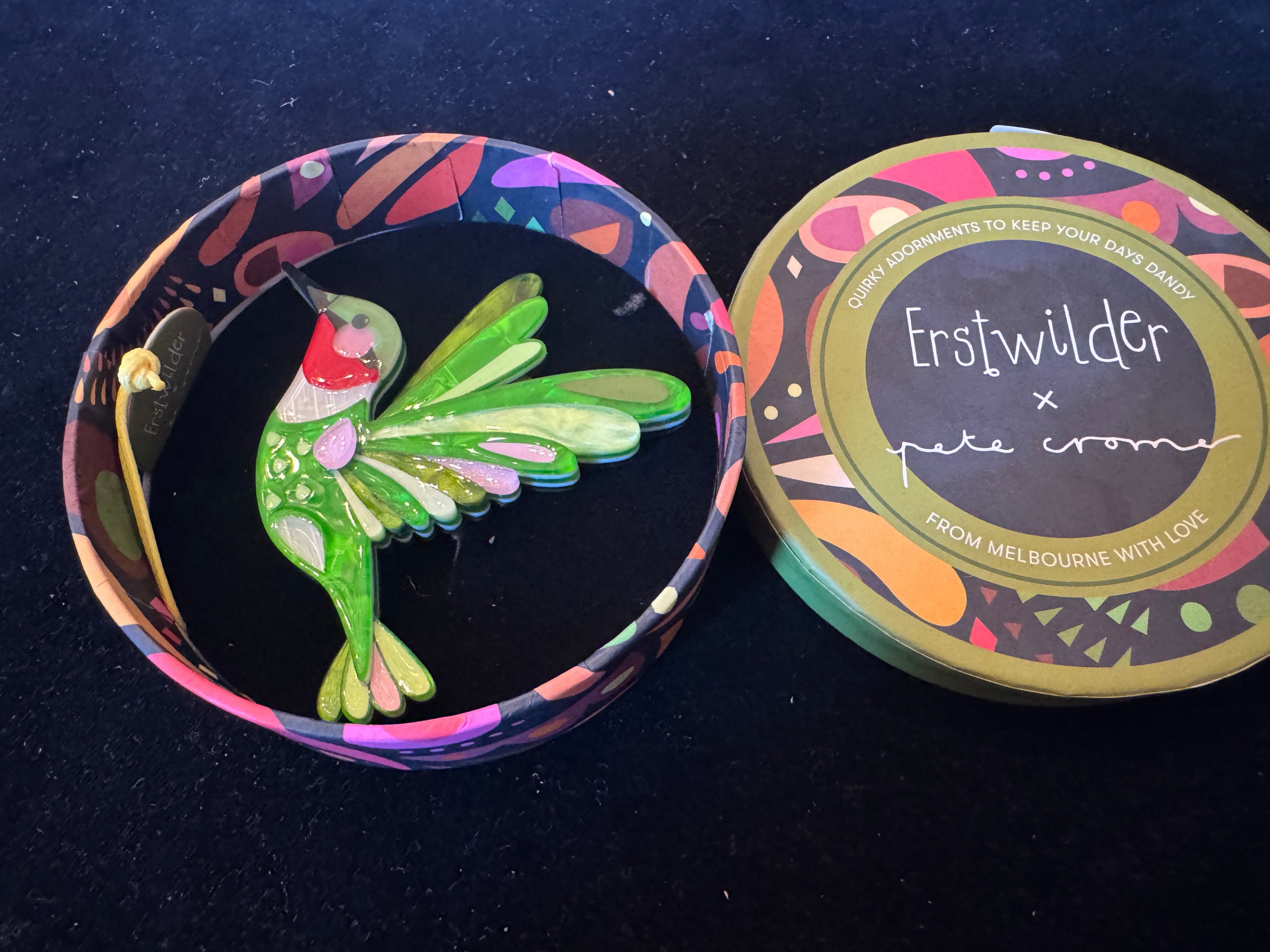 ERSTWILDER PETE CROMER AMERICAN THE RIVETING RUBY-THROATED HUMMINGBIRD - Resn Brooch