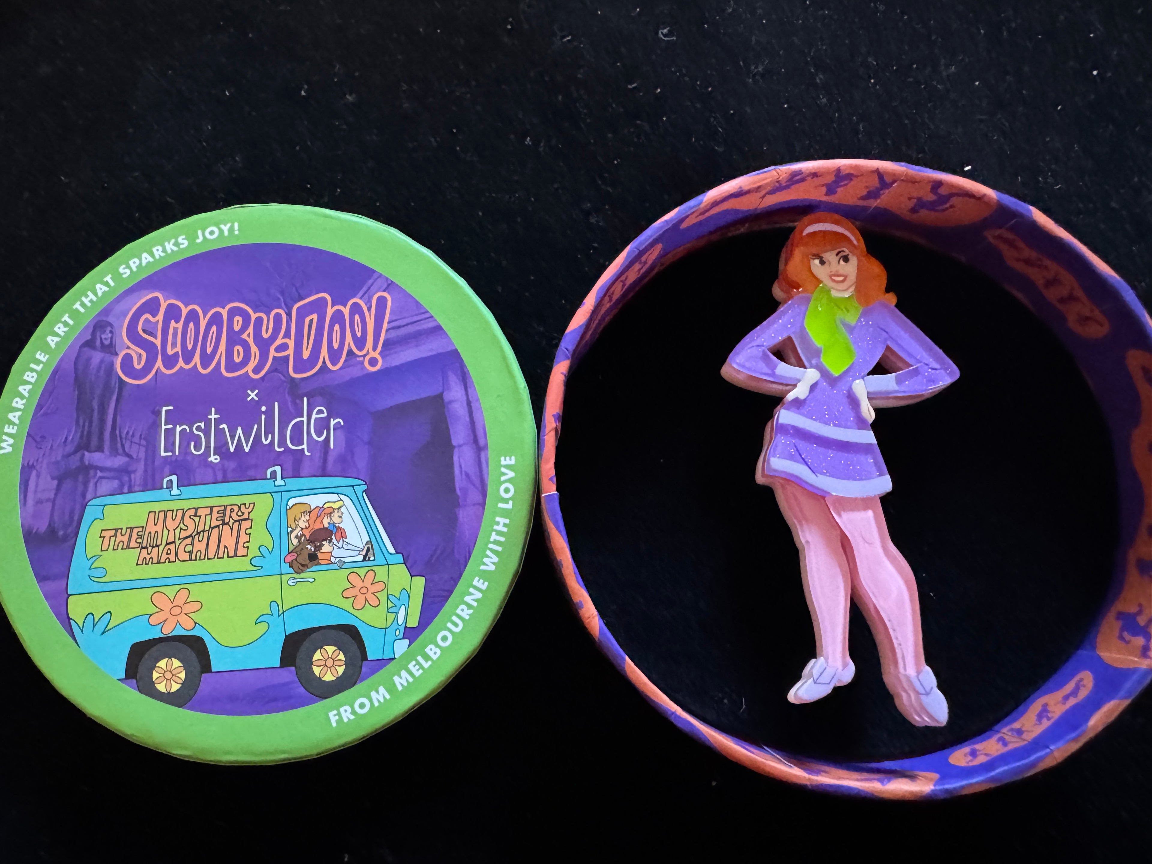 ERSTWILDER SCOOBY-D00! - DAPHNE BLAKE -HANNA BARBERA RESIN BROOCH